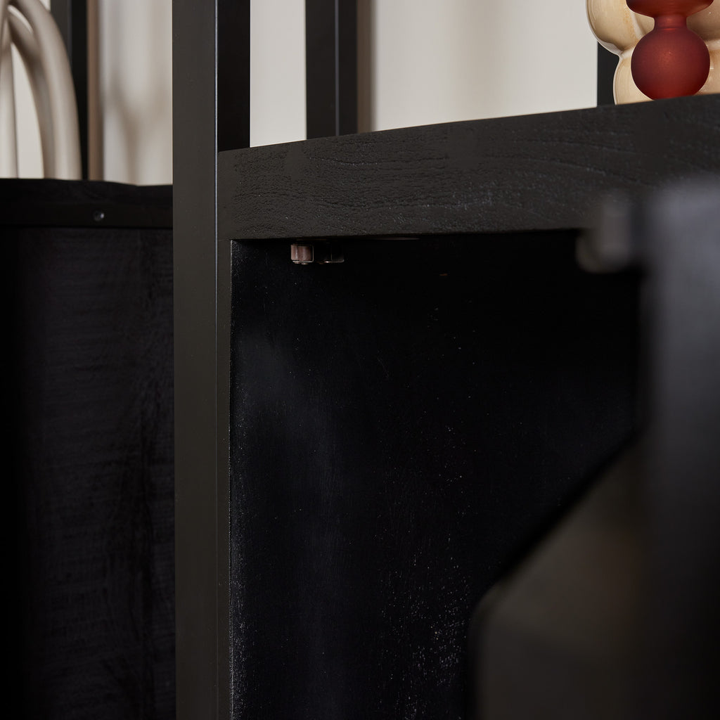Regal Bori Schwarz 55x40x200 cm – modernes Mangoholz Schrank mit Tür & Regalfächern