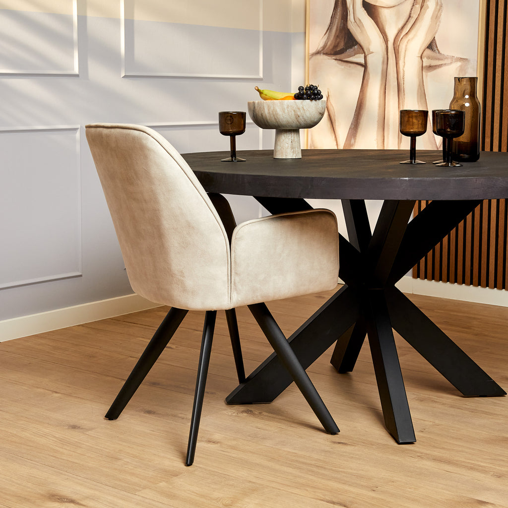 Esszimmerstuhl Oli Creme  – Samt & schwarzes Metall, 60×65×89 cm, elegantes Design mit Armlehne für stilvolle Essbereiche