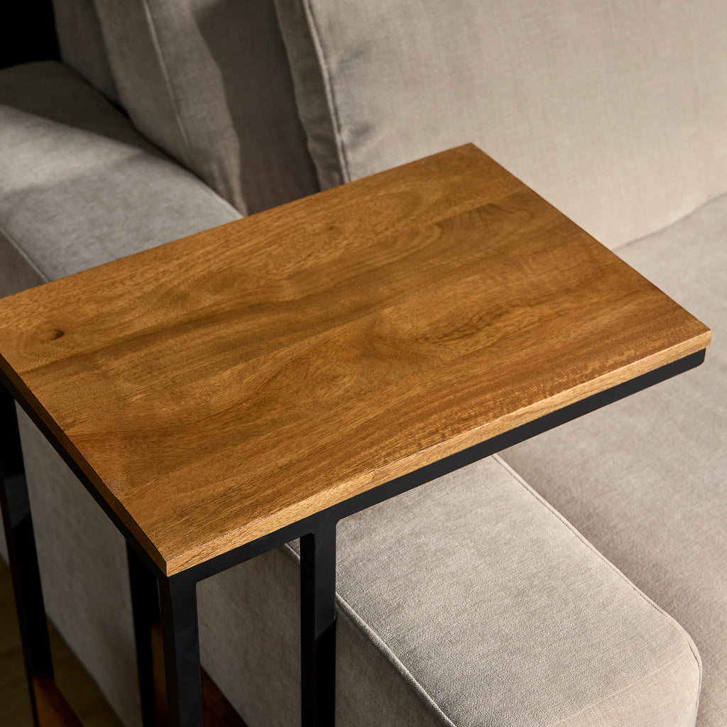 Beistelltisch Naturel High – Slider aus Mangoholz & schwarzem Metall, 32 x 48 x 72 cm