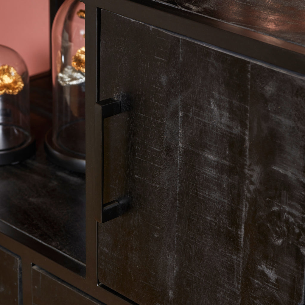 Wandschrank Delta Schwarz – Regalschrank aus Mangoholz & Metall mit 4 Schubladen, 4 Türen & offenen Fächern, 90 x 45 x 200 cm