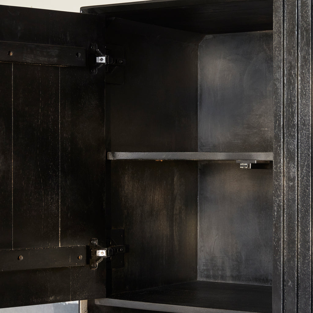 Vitrinenschrank Mandy XL 135x45x200 cm – Mangoholz Regal mit Lamellenfront, 6 Türen & 5 offenen Fächern
