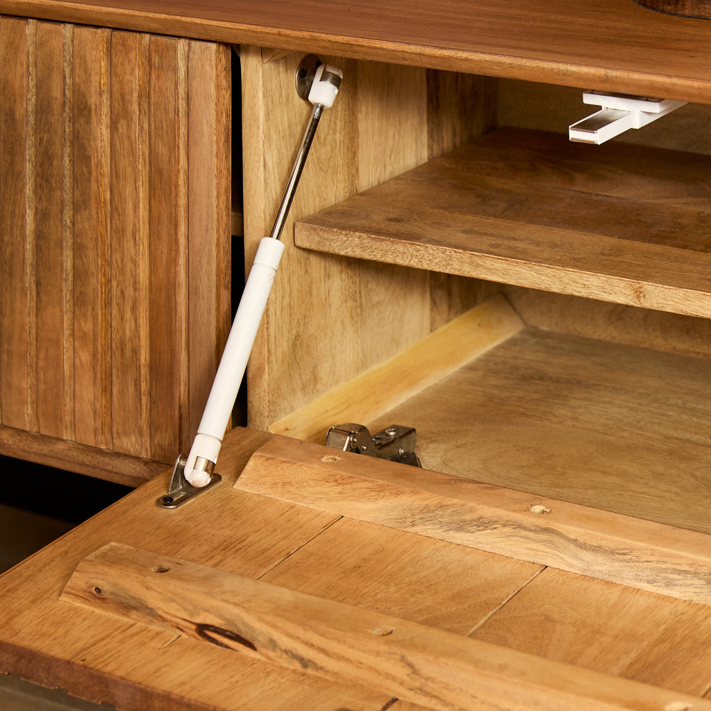 TV Board Mandy Naturel hängend – Lowboard aus massivem Mangoholz mit Lattenmuster & Push-to-Open, 280x35x30 cm