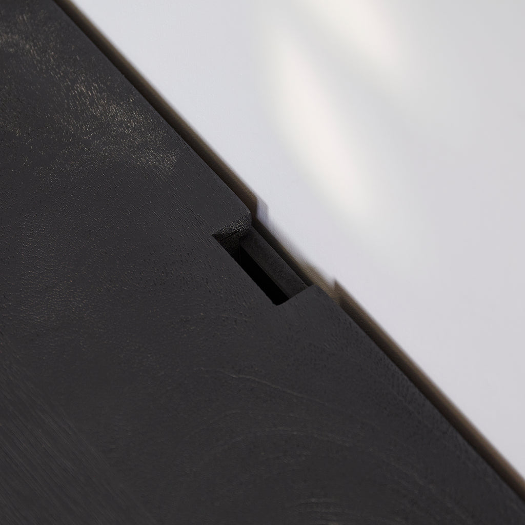 Schwebendes TV Board Focus 160x35x30 cm – Mango Holz Lowboard Schwarz mit Push-to-Open & grifflosen Türen
