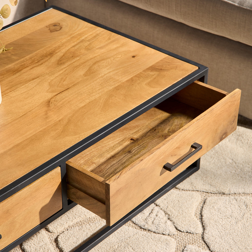 Couchtisch Delta Natur – Mangoholz mit 2 Schubladen & Metallgestell Schwarz, 130 x 70 x 40 cm