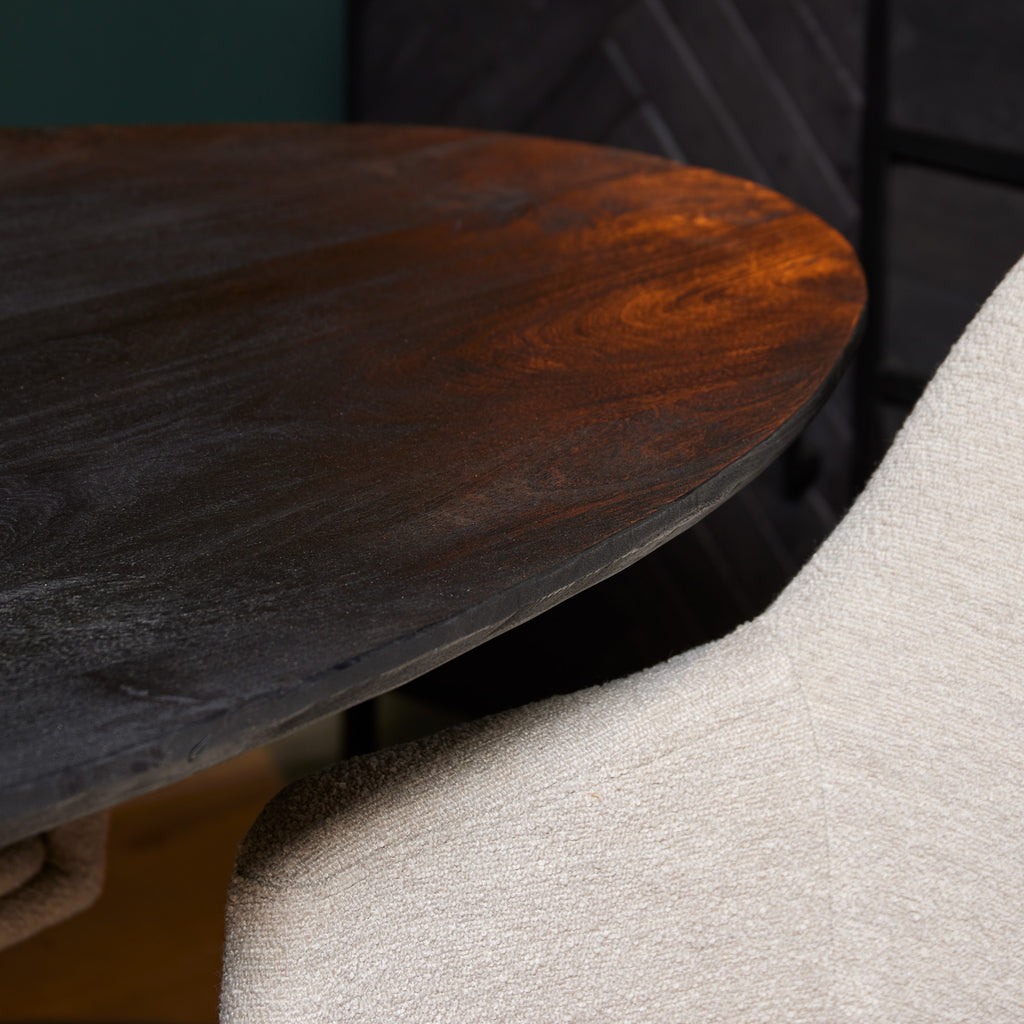 Esstisch Jacky Schwarz – Mangoholz massiv, Oval, Swiss Edge 160x90 cm
