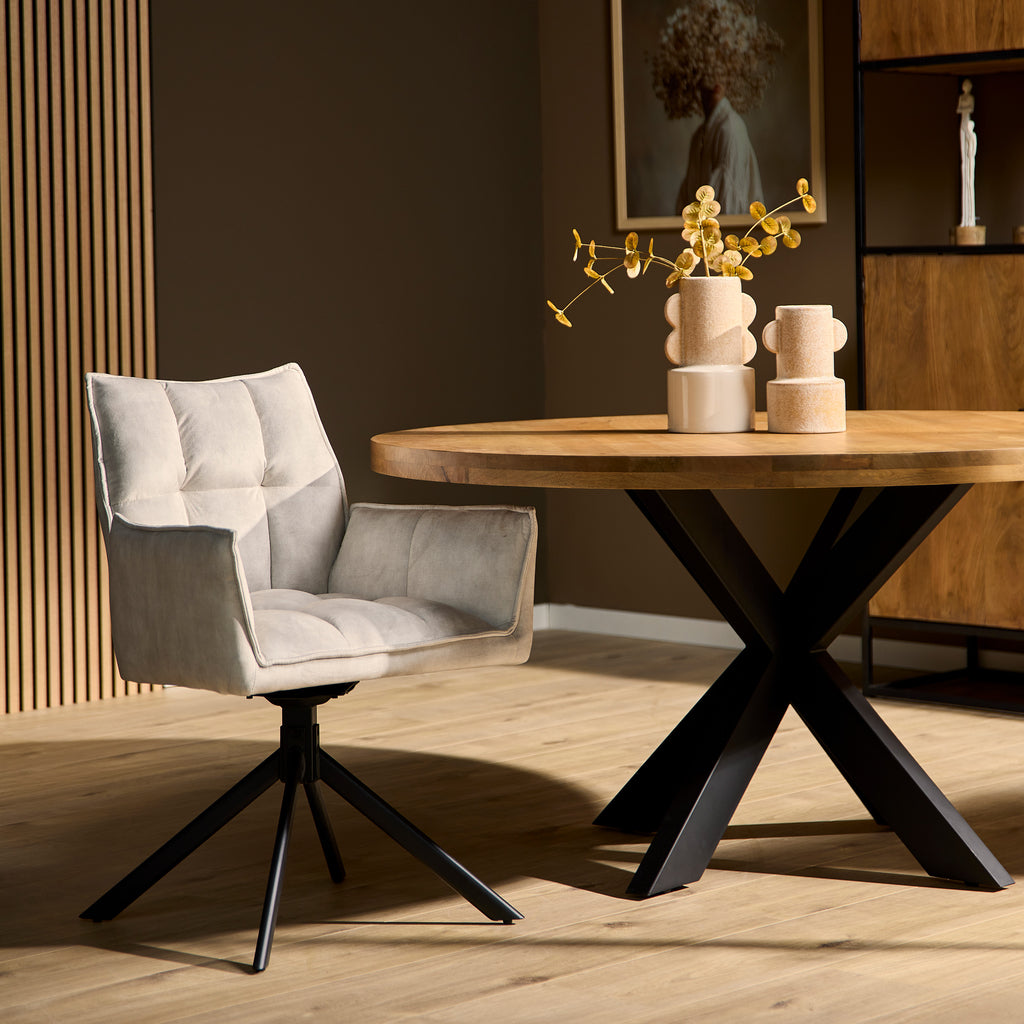 Esszimmerstuhl Daira Velvet Champagner – Drehstuhl 65×56×85 cm mit Armlehnen, Memory-Rückkehr & schwarzem Metallbein