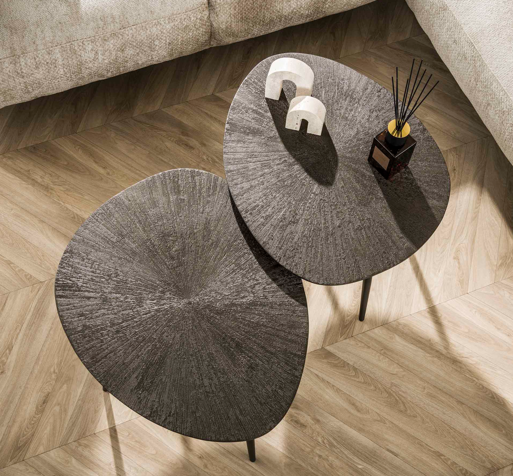 Couchtisch-Set Vareno Braunbronze – 2 Tische mit Ray-Metal-Finish & Gestell, 76 x 61 x 43 cm