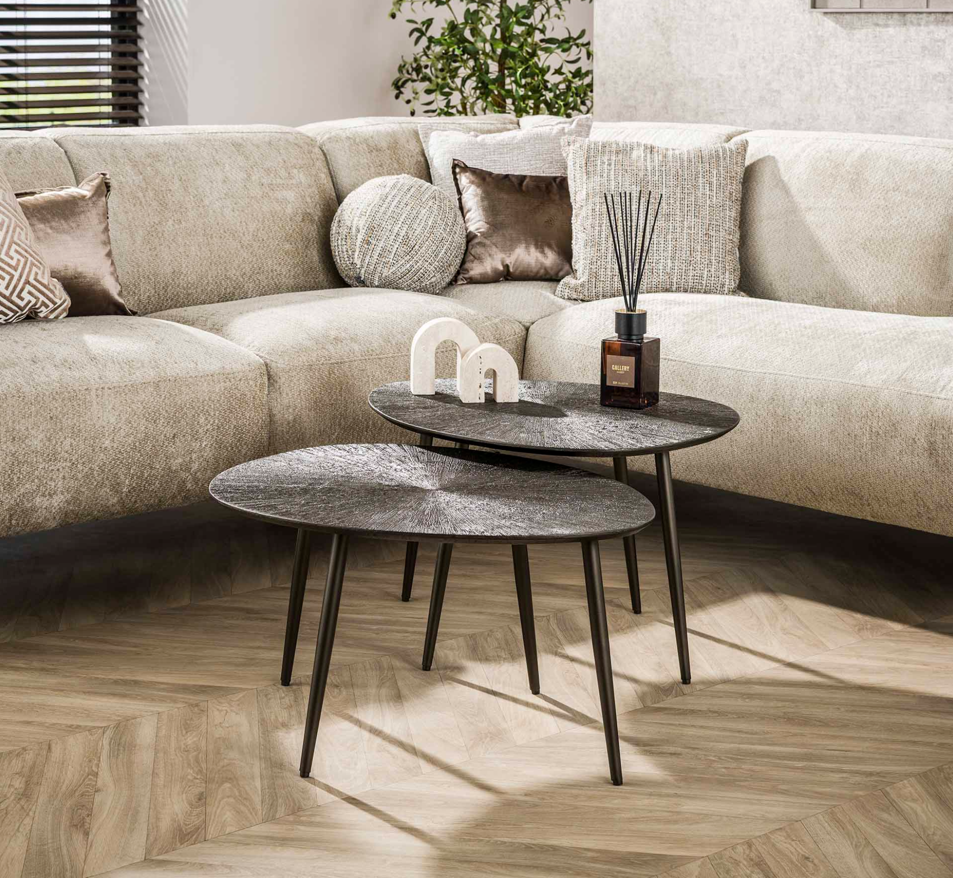 Couchtisch-Set Vareno Braunbronze – 2 Tische mit Ray-Metal-Finish & Gestell, 76 x 61 x 43 cm