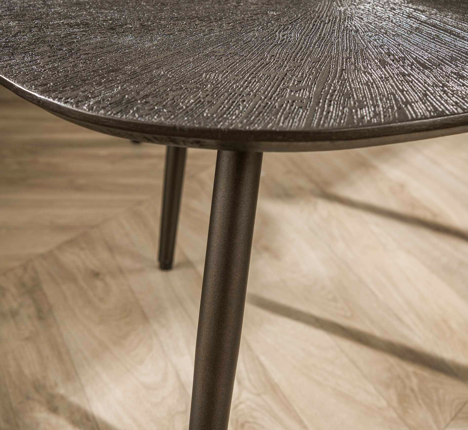Couchtisch-Set Ravo Braunbronze – 2 Tische mit Ray Metal Finish & Stahlgestell, 76 x 62 x 41 cm