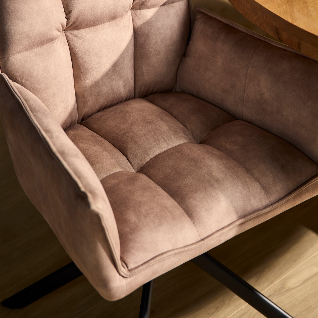 Esszimmerstuhl Daira Velvet Beige – Drehstuhl 65×56×85 cm mit Armlehnen, Memory-Rückkehr & schwarzem Metallbein