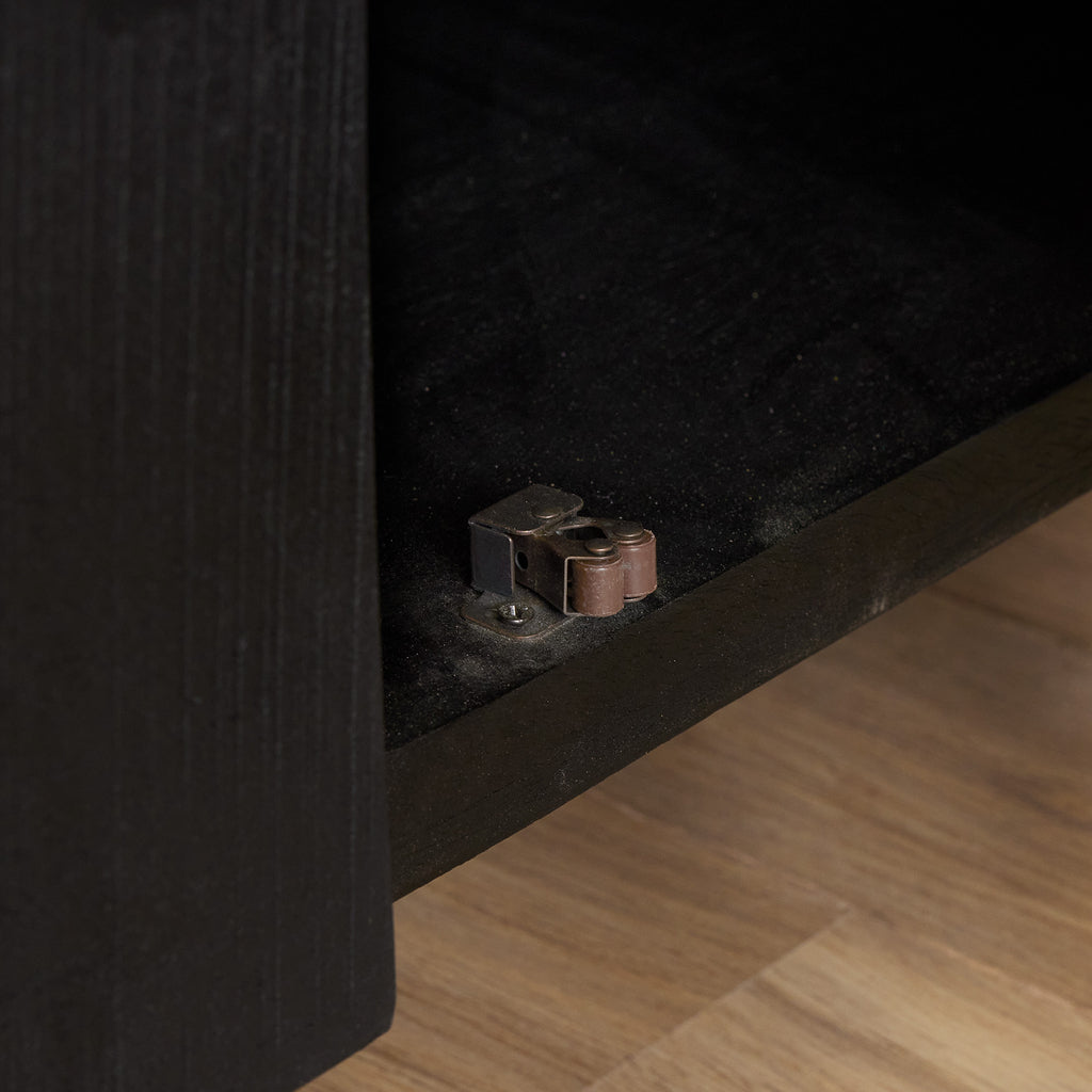 TV-Board Bori Schwarz – Mangoholz & Metall, 150 x 45 x 55 cm, modernes Lowboard mit Türen & Schublade