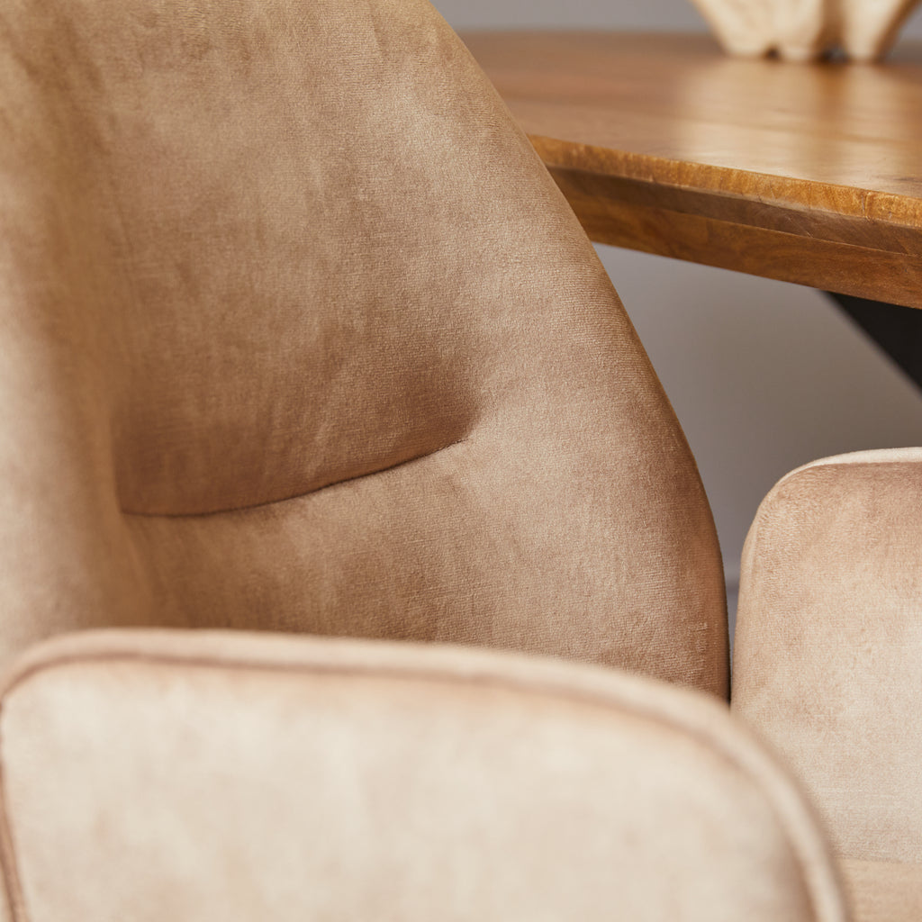 Esszimmerstuhl Oli Beige – Samt & schwarzes Metall, 60×65×89 cm, moderner Stuhl mit Armlehne für stilvolle Essbereiche