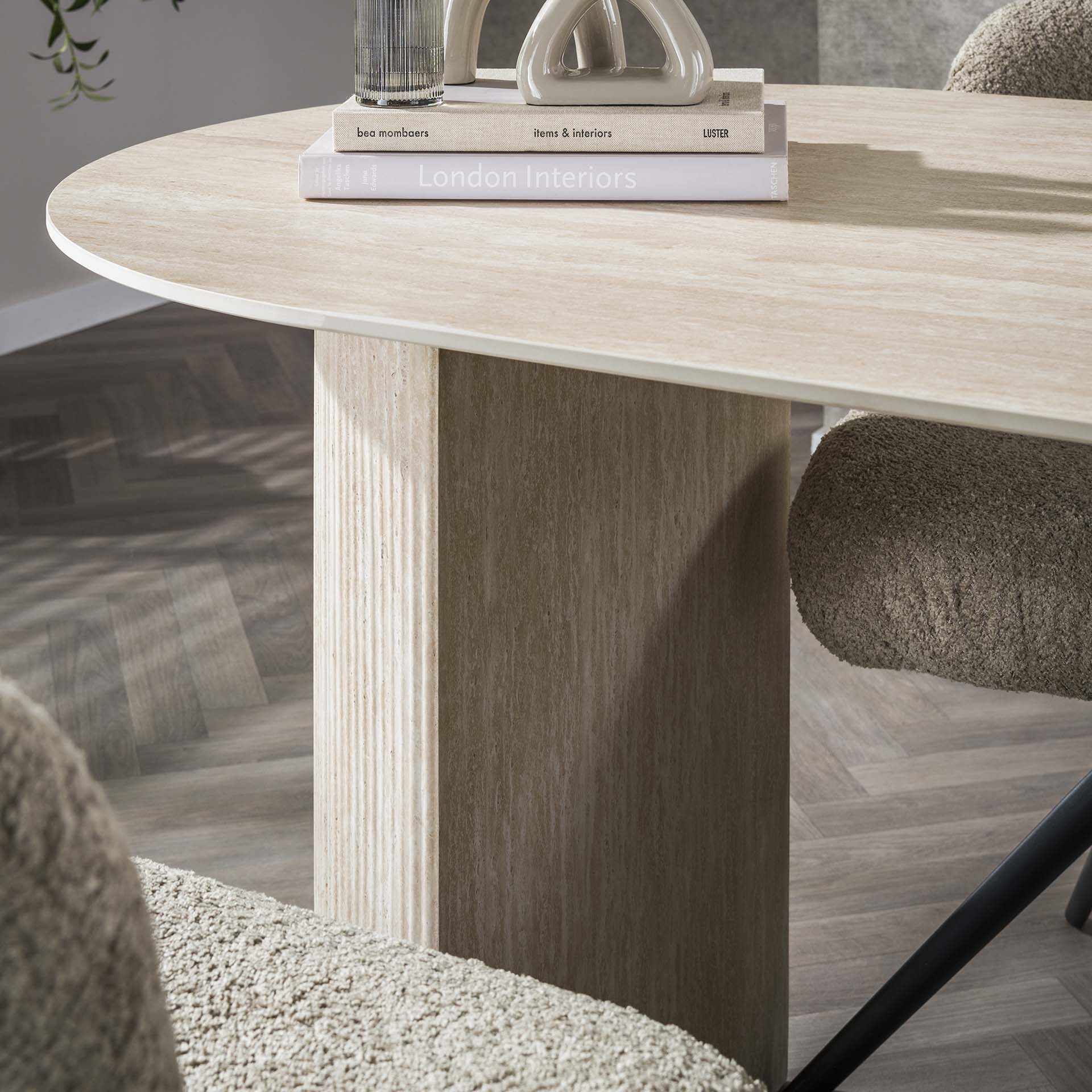 Esstisch Tivaro Arch – Ovaltisch mit Travertinoptik & halbrundem Wellengestell, 180 x 90 x 77 cm