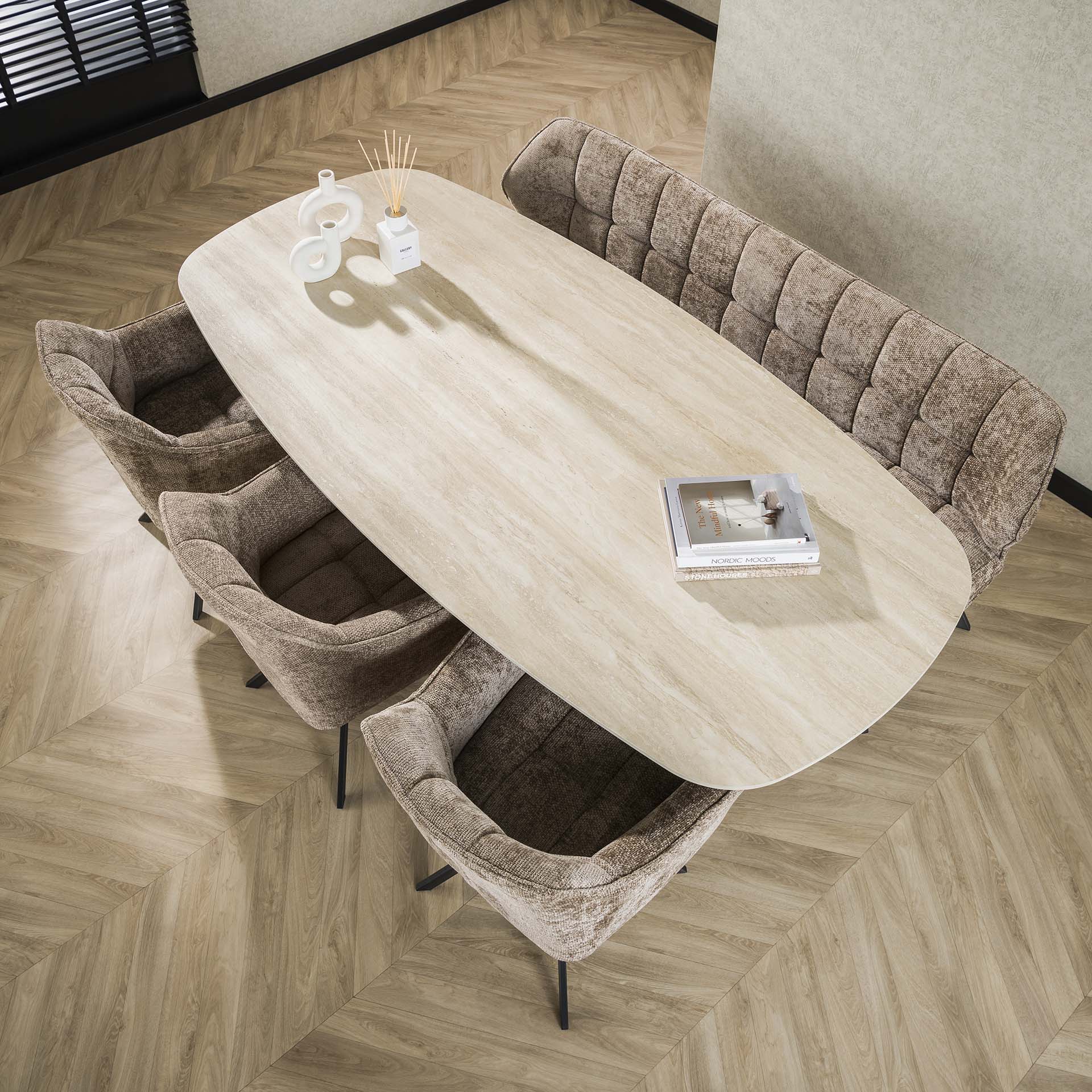Esstisch Tivaro – Dänischer Ovaltisch aus 3D-Keramik in Travertinoptik mit Spinnengestell, 215 x 105 x 77 cm