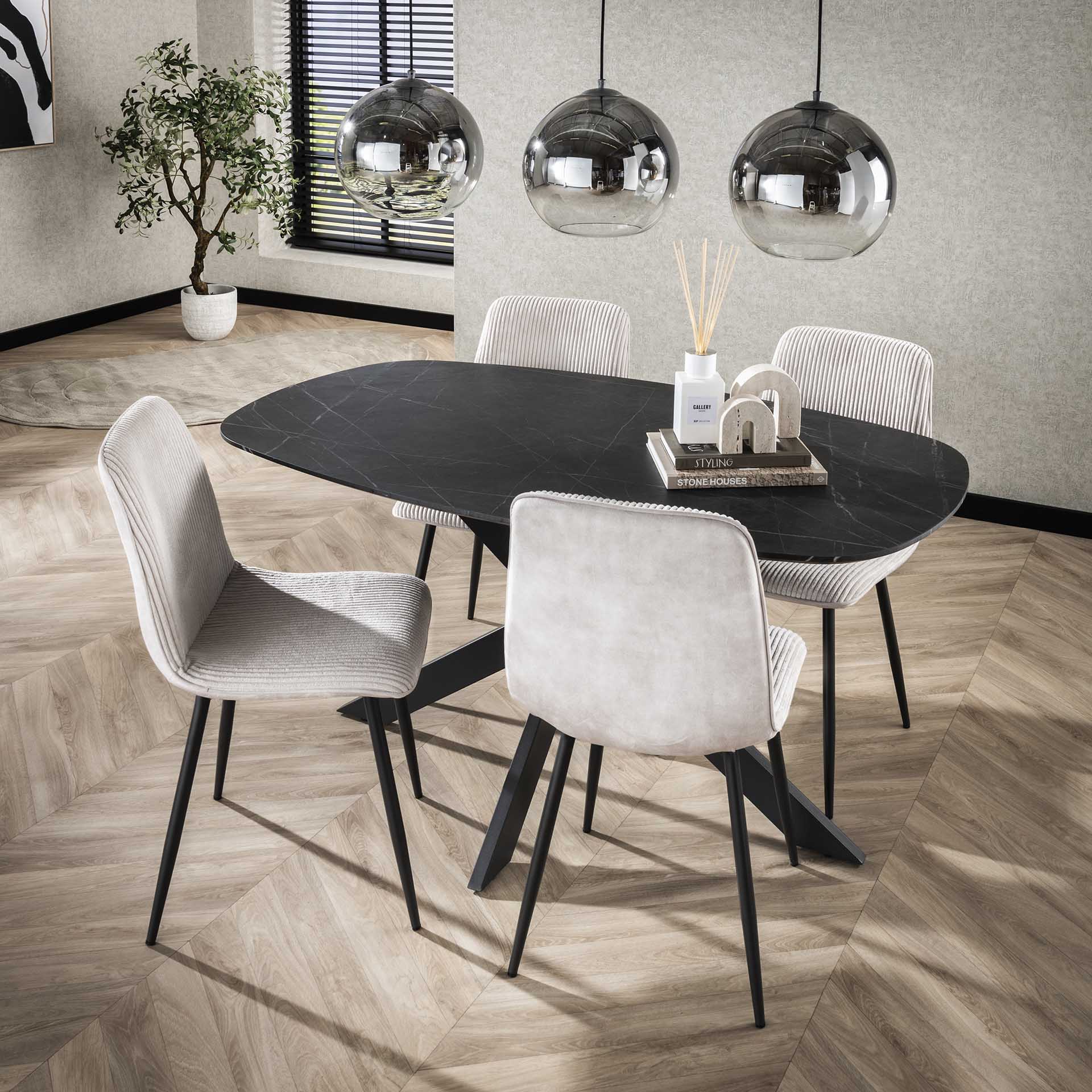 Esstisch Taviano – Ovaler Tisch in Keramikoptik mit schwarzem Spinnengestell, 150 x 90 x 76 cm, moderner Esszimmertisch