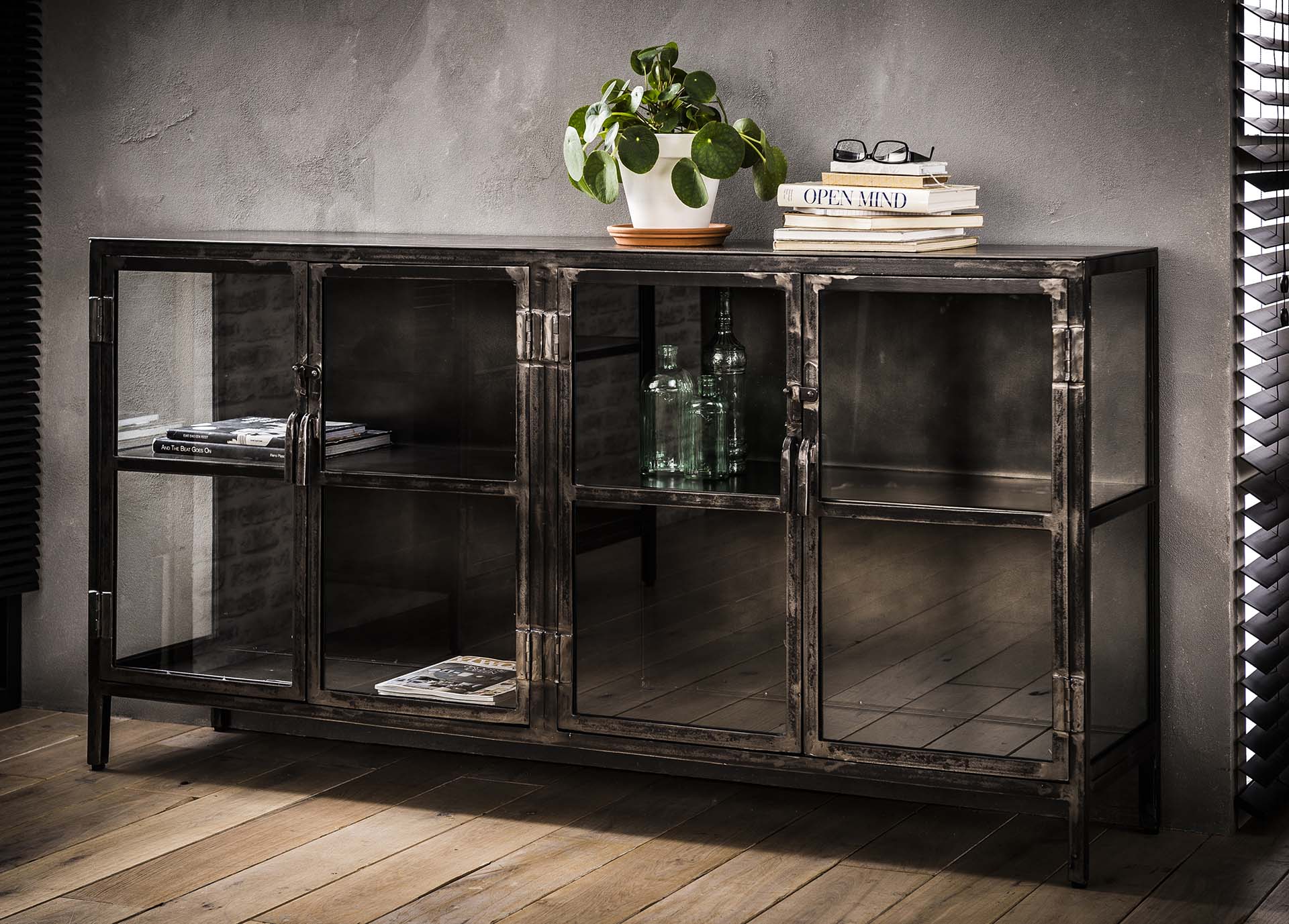 Sideboard Ferro – Metall & Glas mit 4 Glastüren & Einlegeboden, 180 x 40 x 92 cm