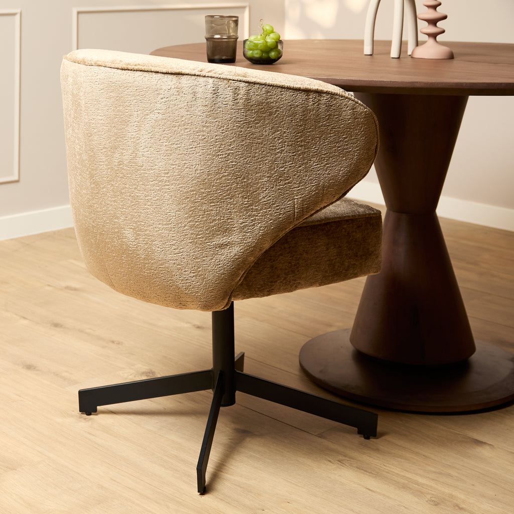 Esszimmerstuhl Persie Hellbraun – drehbarer Stuhl mit Armlehnen & schwarzem Metallgestell, 68×62×83 cm