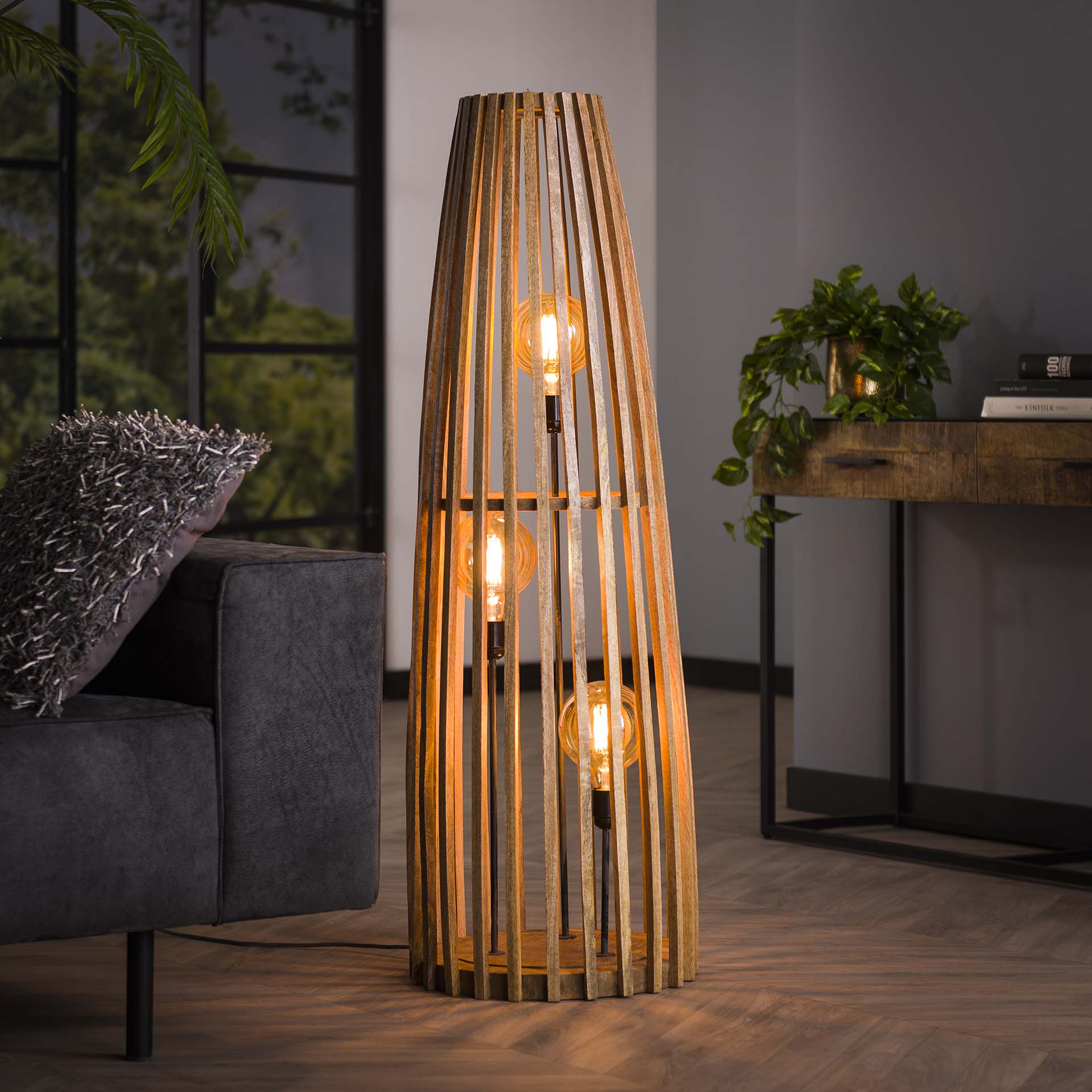 Stehleuchte – Noro Noir – Massivholz Mango natur