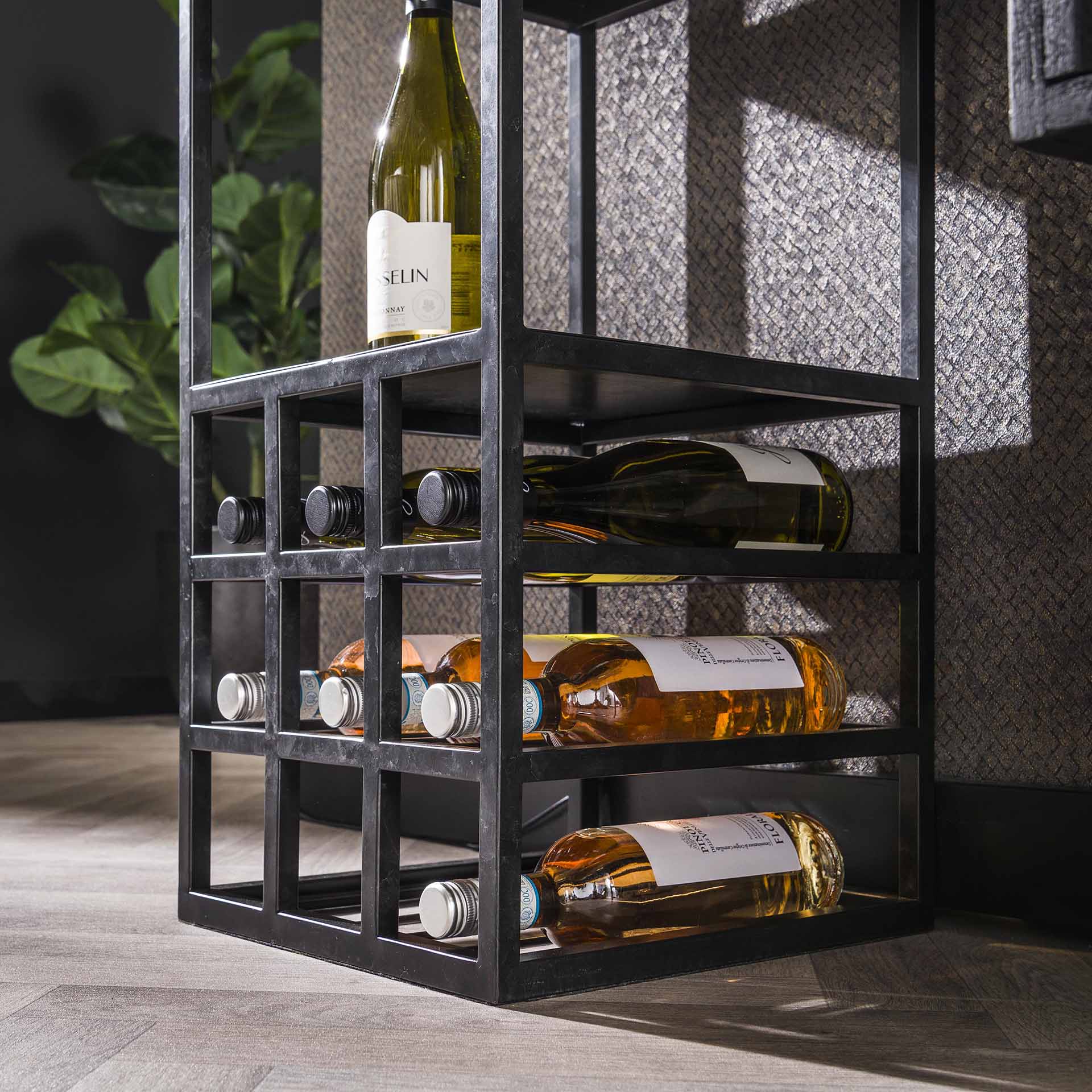 Stehleuchte Vino mit Weinregal 33×35×132 cm – dekorative Metall-Leuchte mit Platz für 9 Flaschen & Gläser