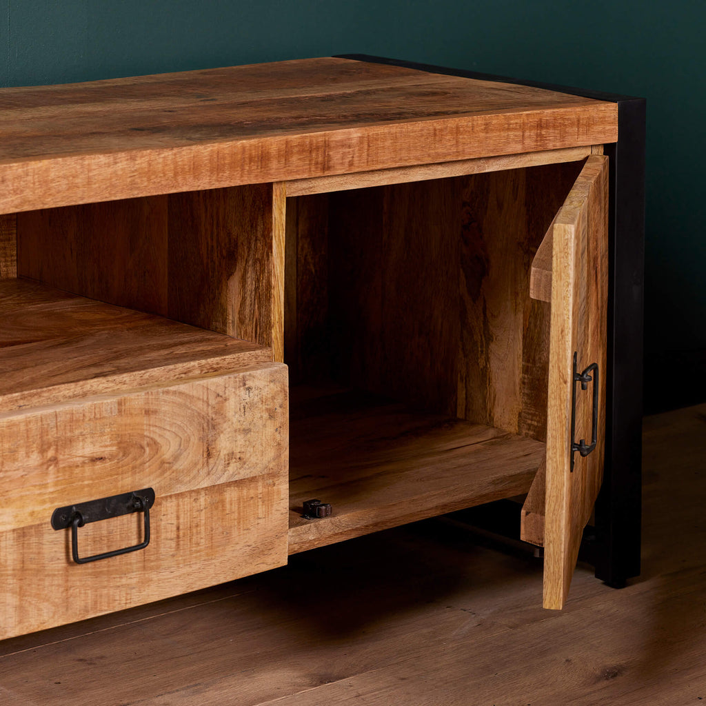 TV-Board Bori Natur – Lowboard aus Mangoholz & Metall mit 2 Türen, Fach & Schublade, schwarzer Rahmen, modern & robust