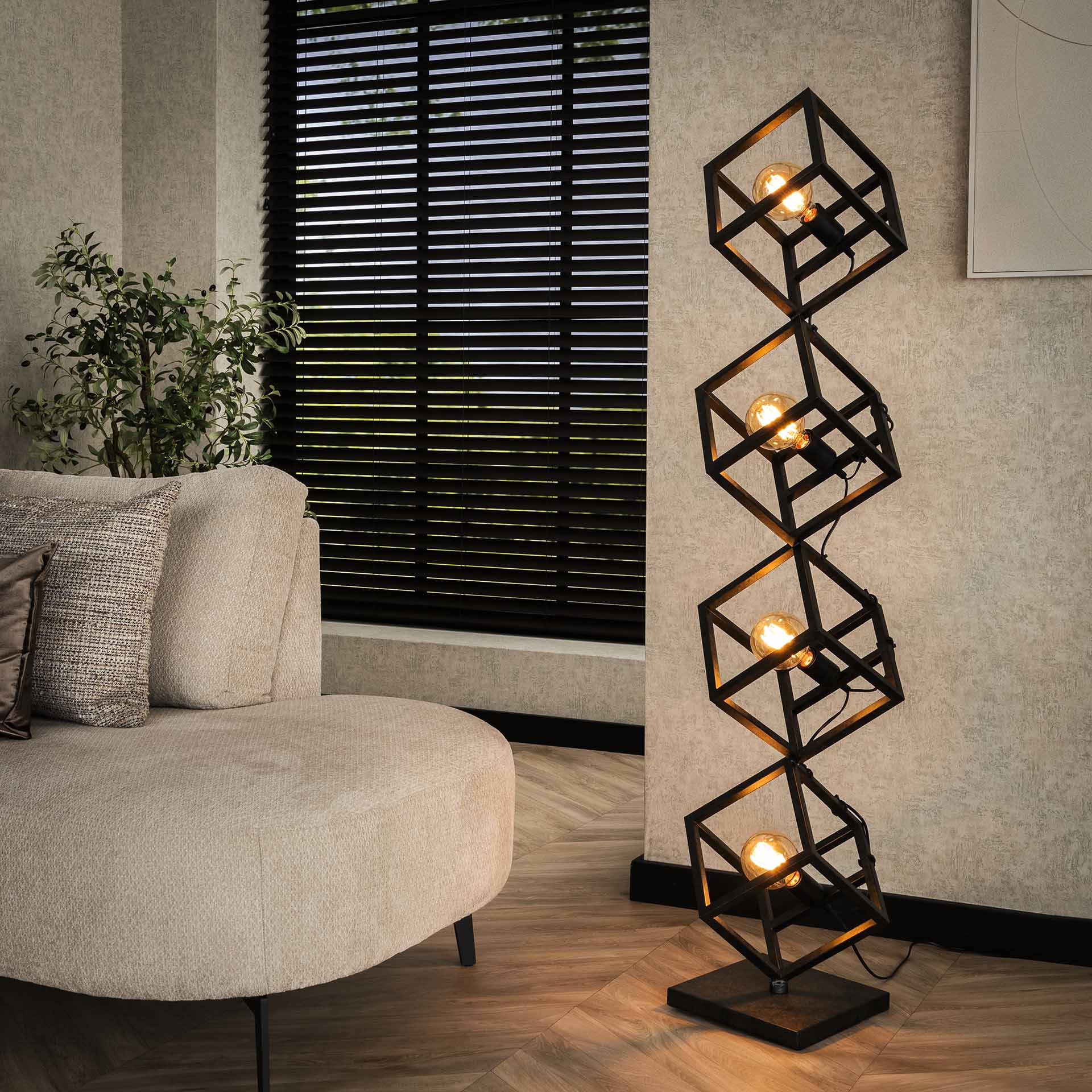 Stehleuchte Dadi 4L Würfel 35×35×150 cm – moderne Stand-Leuchte aus Metall im Charcoal-Finish, mit offenem Design, LED geeignet