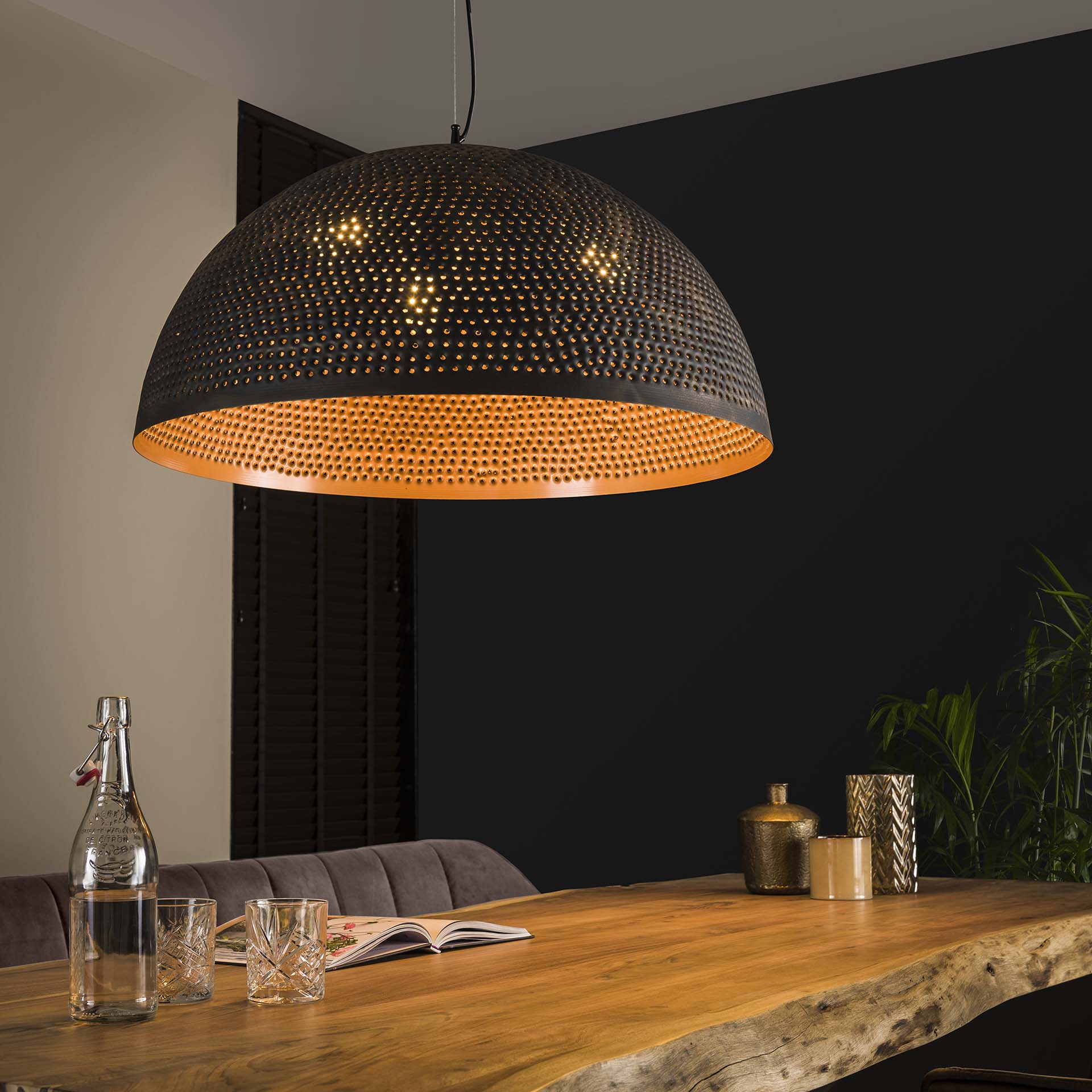 Hängeleuchte Aria Ø70 cm 70×70×150 cm – Metallleuchte Schwarz-Braun mit perforiertem Kugelschirm, 3-flammig & höhenverstellbar