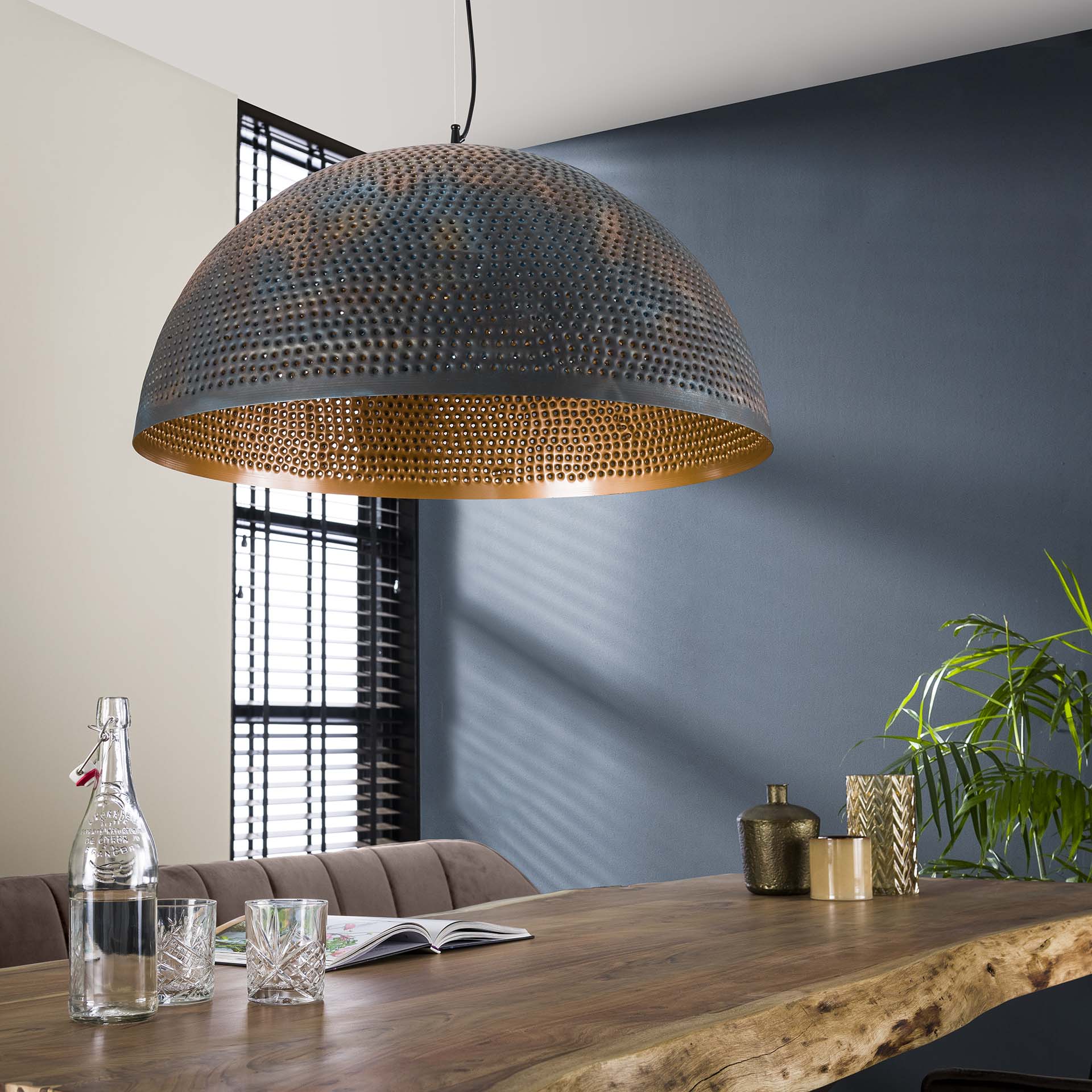 Hängeleuchte Aria Ø70 cm 70×70×150 cm – Metallleuchte Schwarz-Braun mit perforiertem Kugelschirm, 3-flammig & höhenverstellbar
