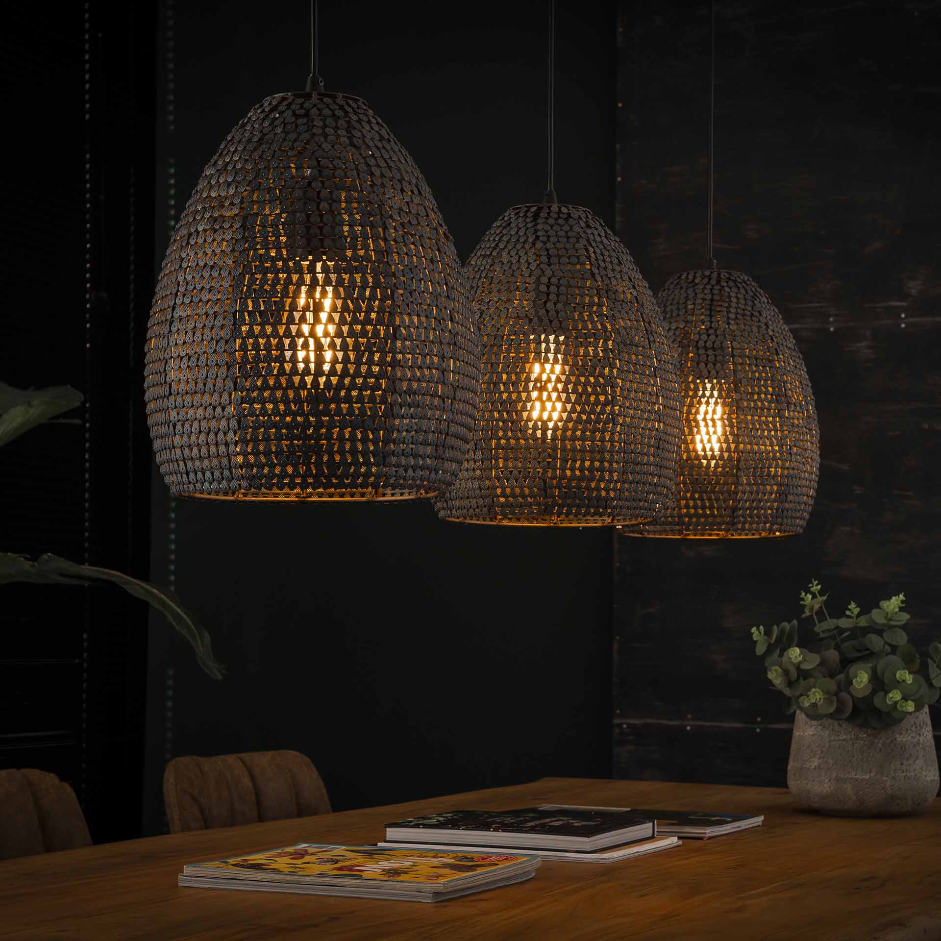 Hängelampe Armor 3-flammig oval Ø26 cm 128×26×150 cm – handgefertigte Metallleuchte Schwarz-Braun, höhenverstellbar & halbtransparent