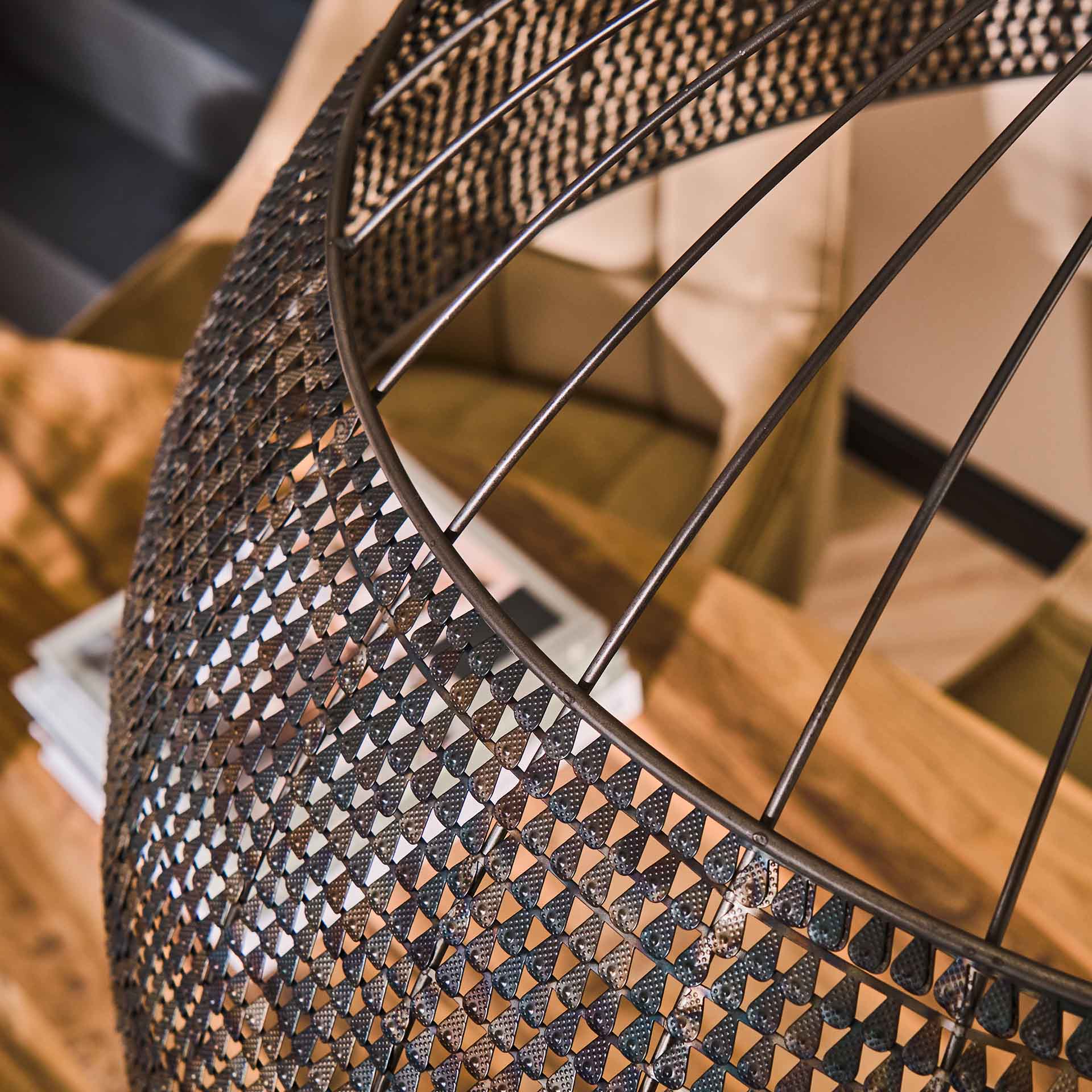 Hängelampe Armor Ø80 cm 80×80×150 cm – handgefertigte Metallleuchte Schwarz-Braun, höhenverstellbar & halbtransparentes Design