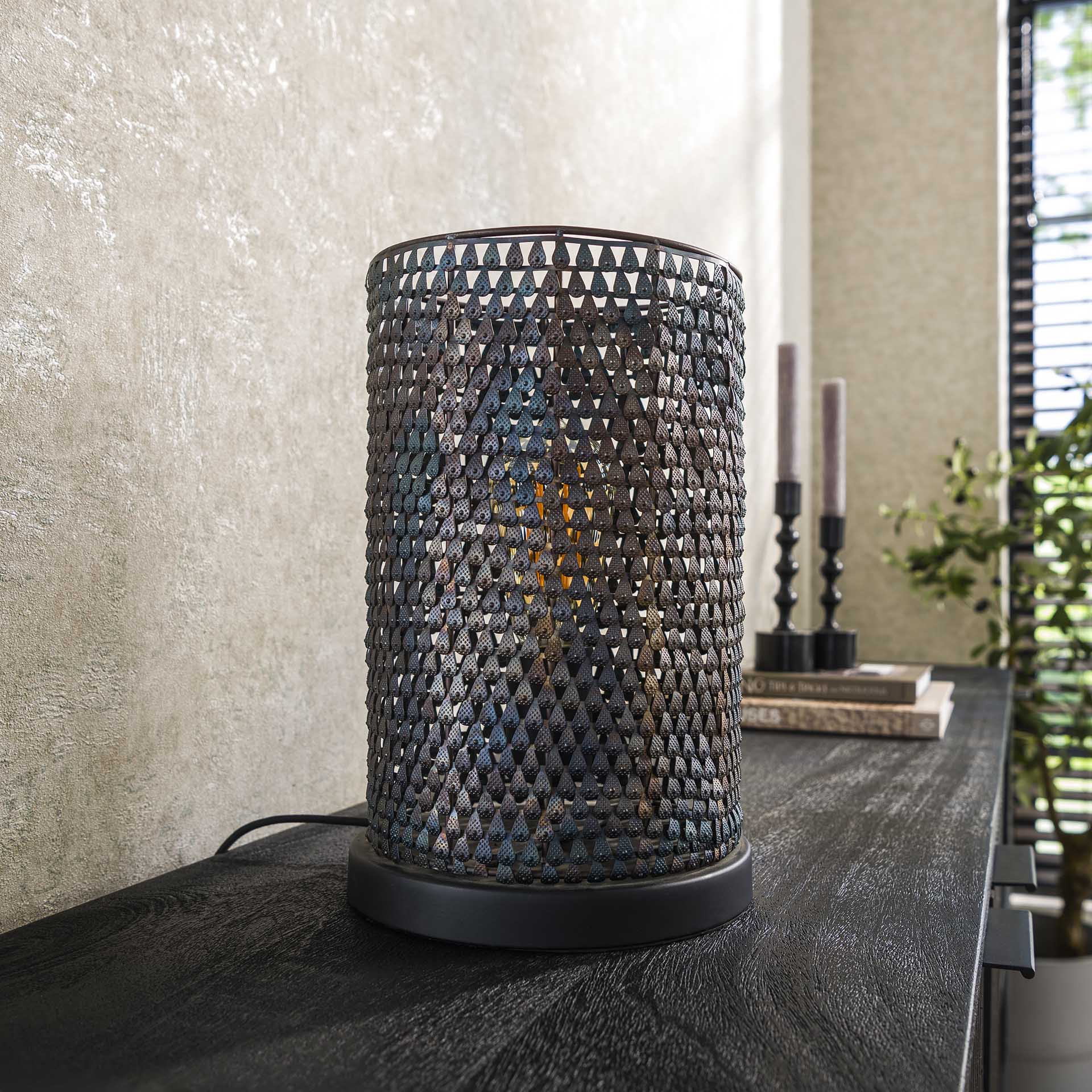 Tischleuchte Armor Tube Ø20×30 cm – handgefertigte Metallleuchte in Schwarz-Braun, halbtransparentes Design, einzigartig & modern