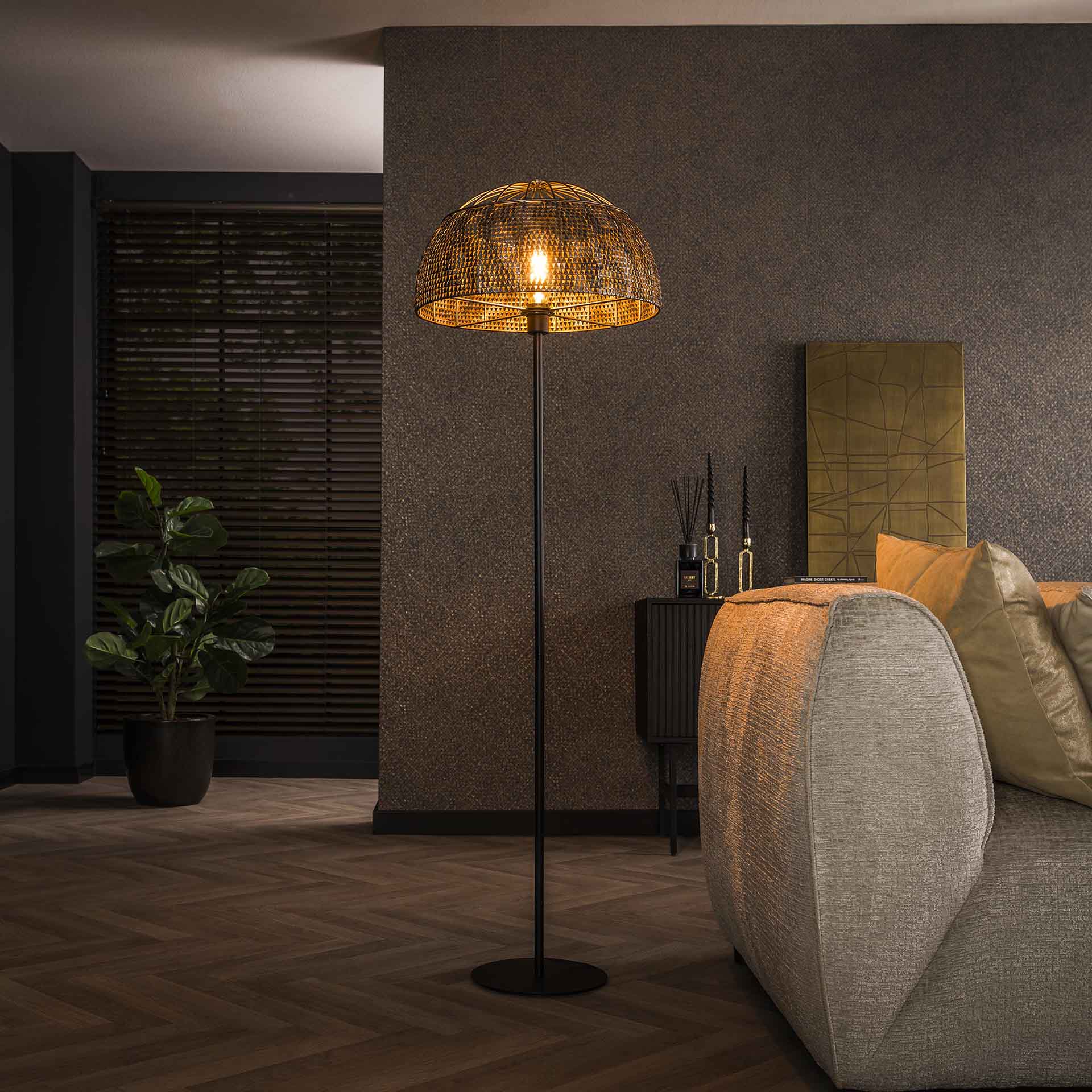 Stehleuchte Accorto Armor – Metall-Leuchte Ø50×164 cm mit handgefertigtem Schirm, schwarz-braune Oberfläche, halbtransparent, E27, LED geeignet