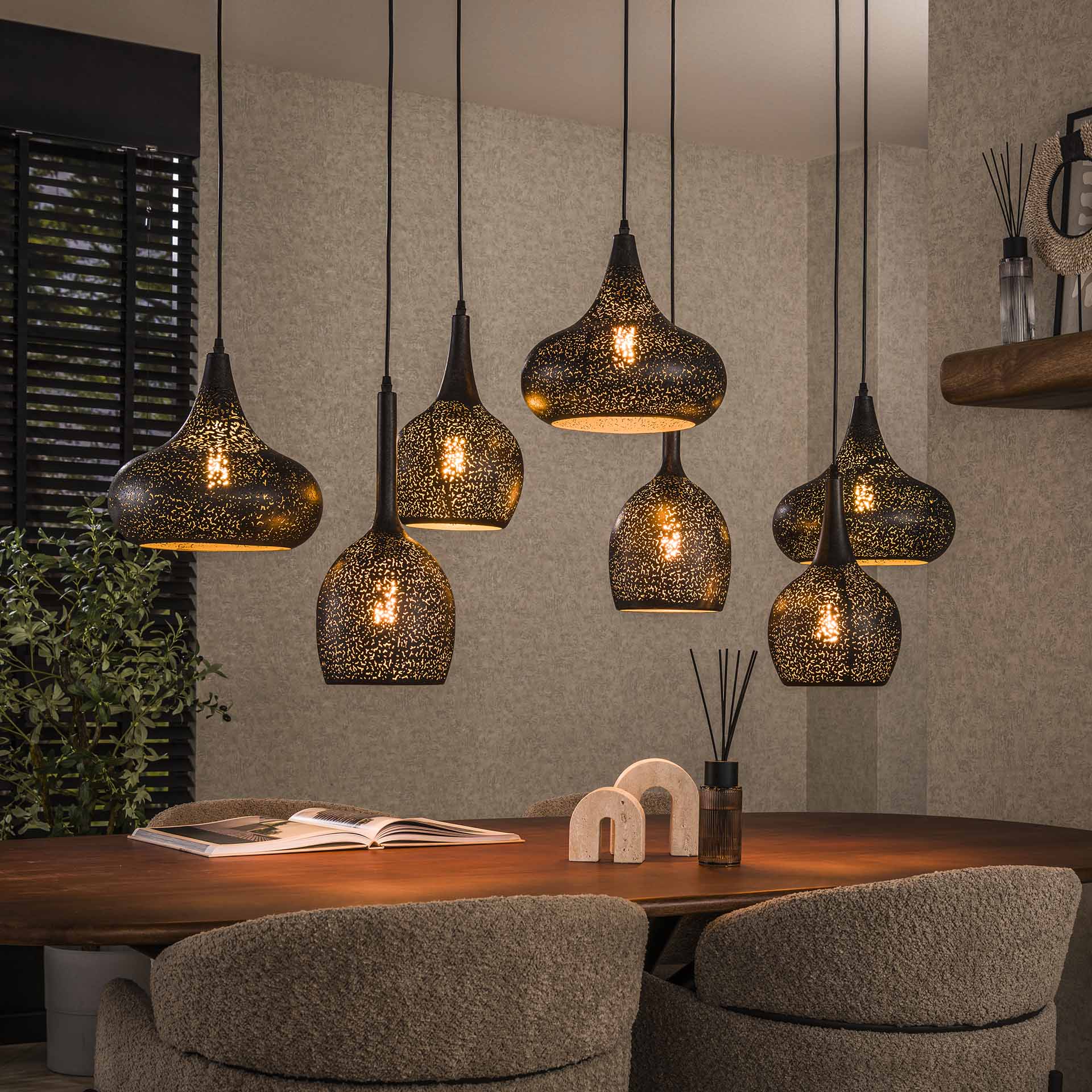 Hängeleuchte Boemo Zip 7-flammig – Metall-Leuchte 135×150×50 cm mit geätzten Schirmen Ø30 cm, schwarz, höhenverstellbar, E27, LED geeignet