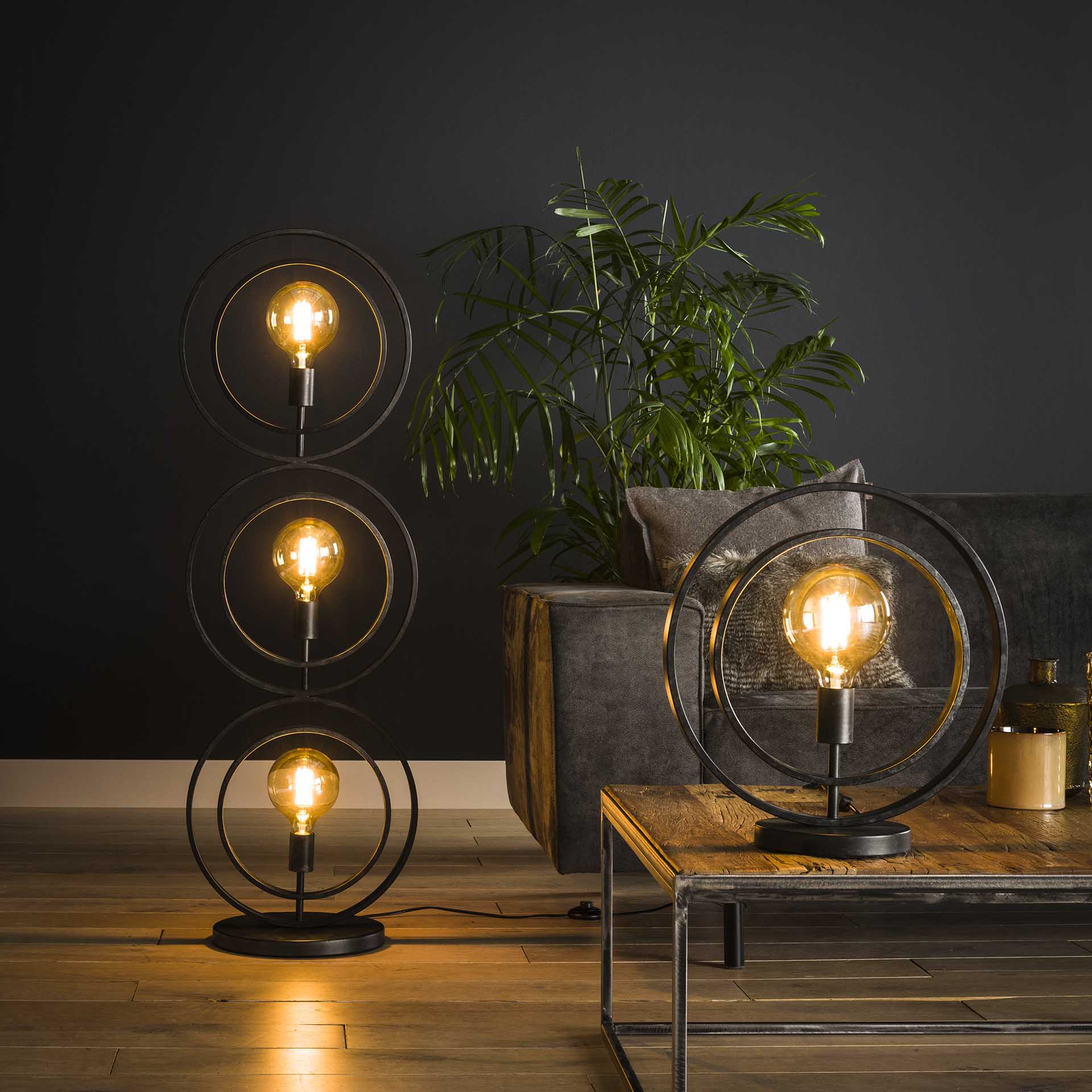 Stehleuchte Carino 3-flammig – Metall-Leuchte 40×124×30 cm mit drehbaren Kreisen, Charcoal-Finish, 3×E27, LED geeignet