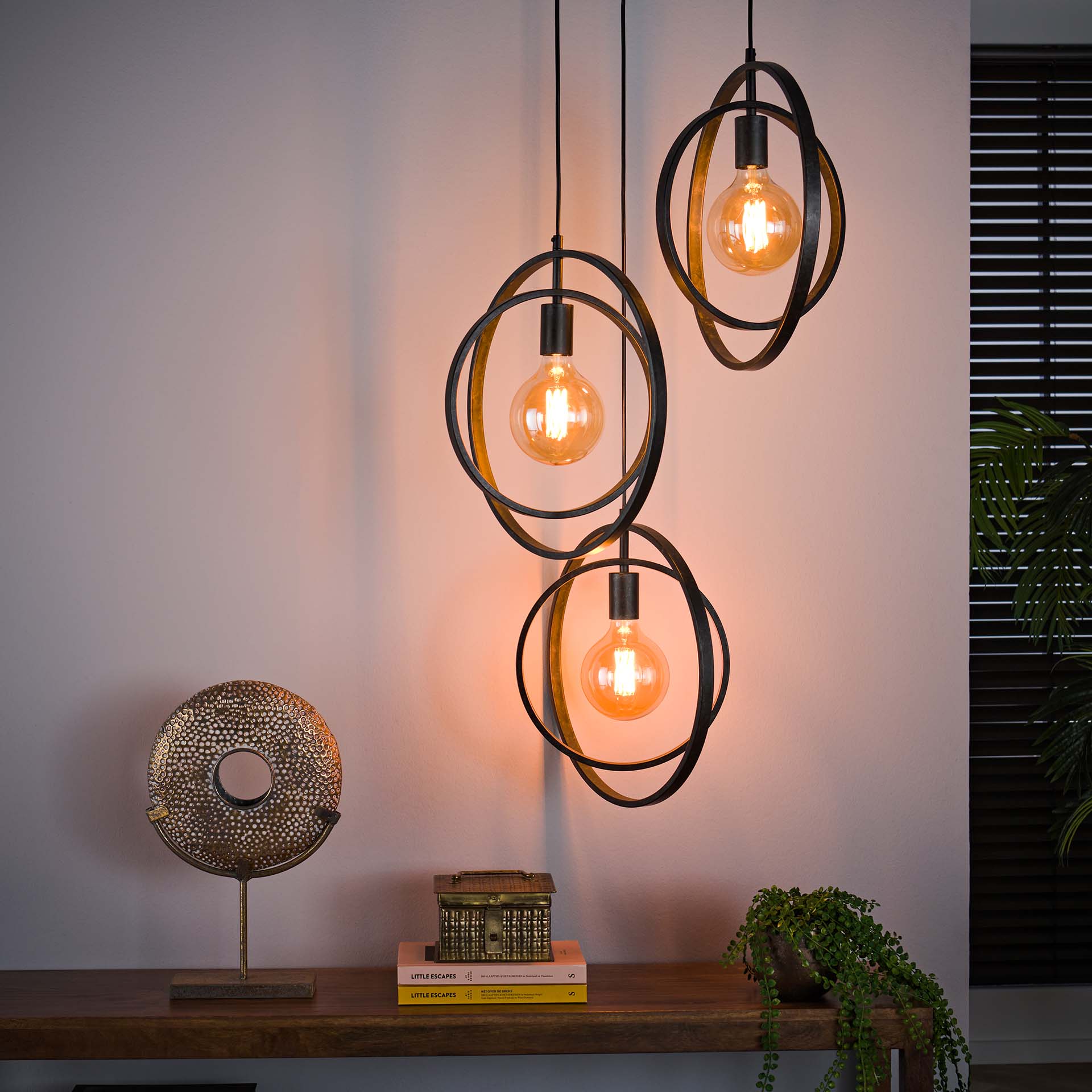 Hängeleuchte Carino 3-flammig gestuft – Metall-Leuchte 40×150×40 cm mit drehbarem Kreis, Charcoal-Finish, höhenverstellbar, E27, LED geeignet
