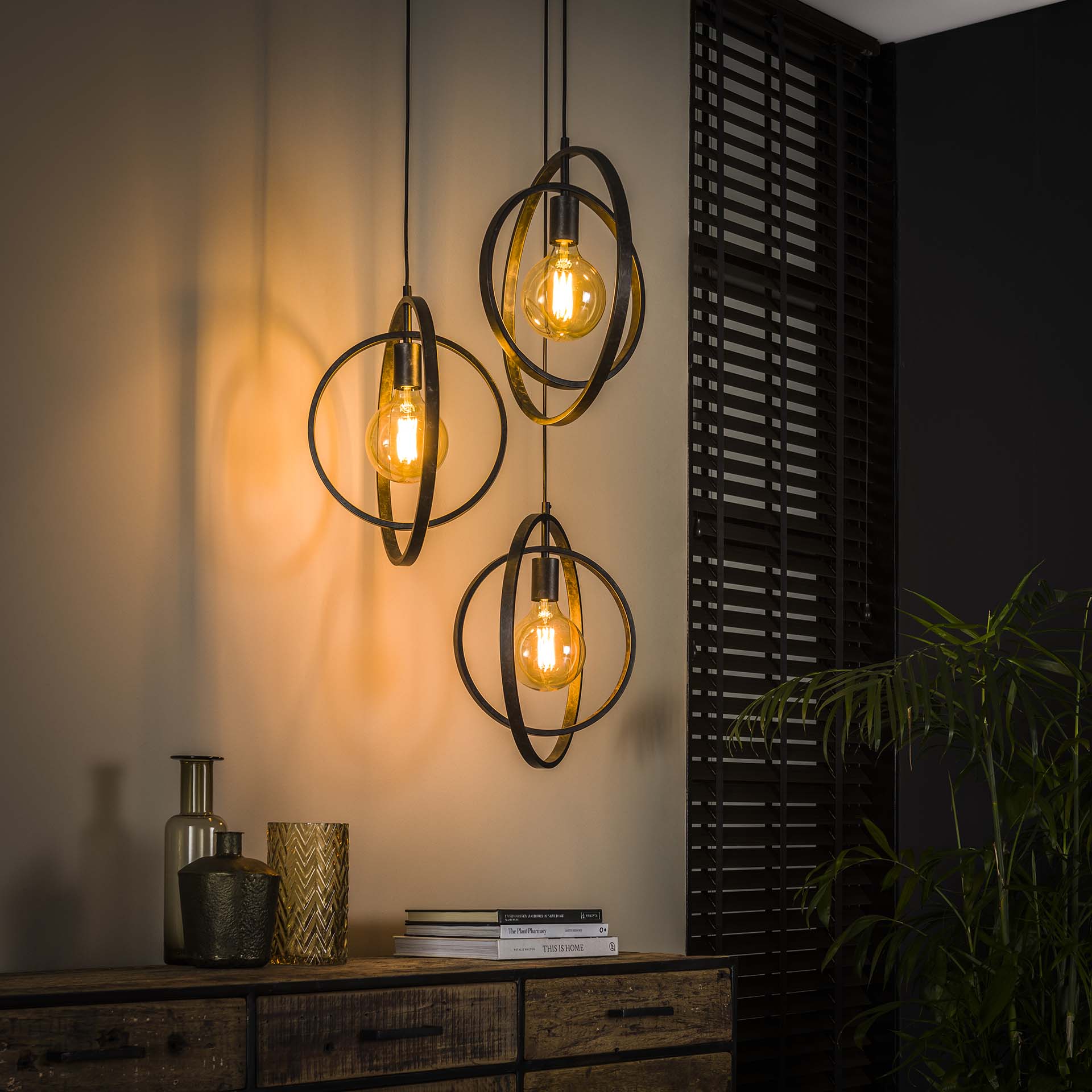 Hängeleuchte Carino 3-flammig gestuft – Metall-Leuchte 40×150×40 cm mit drehbarem Kreis, Charcoal-Finish, höhenverstellbar, E27, LED geeignet