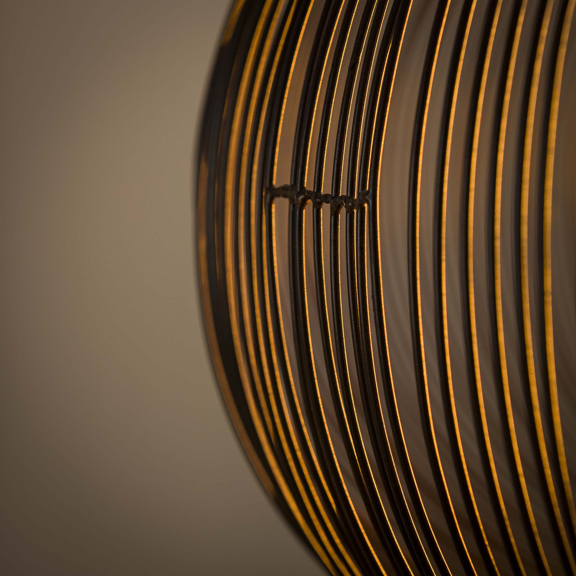 Pendelleuchte Vecchio 1-flammig Ø70x150 cm – Moderne Hängelampe aus Metall mit goldenen Details