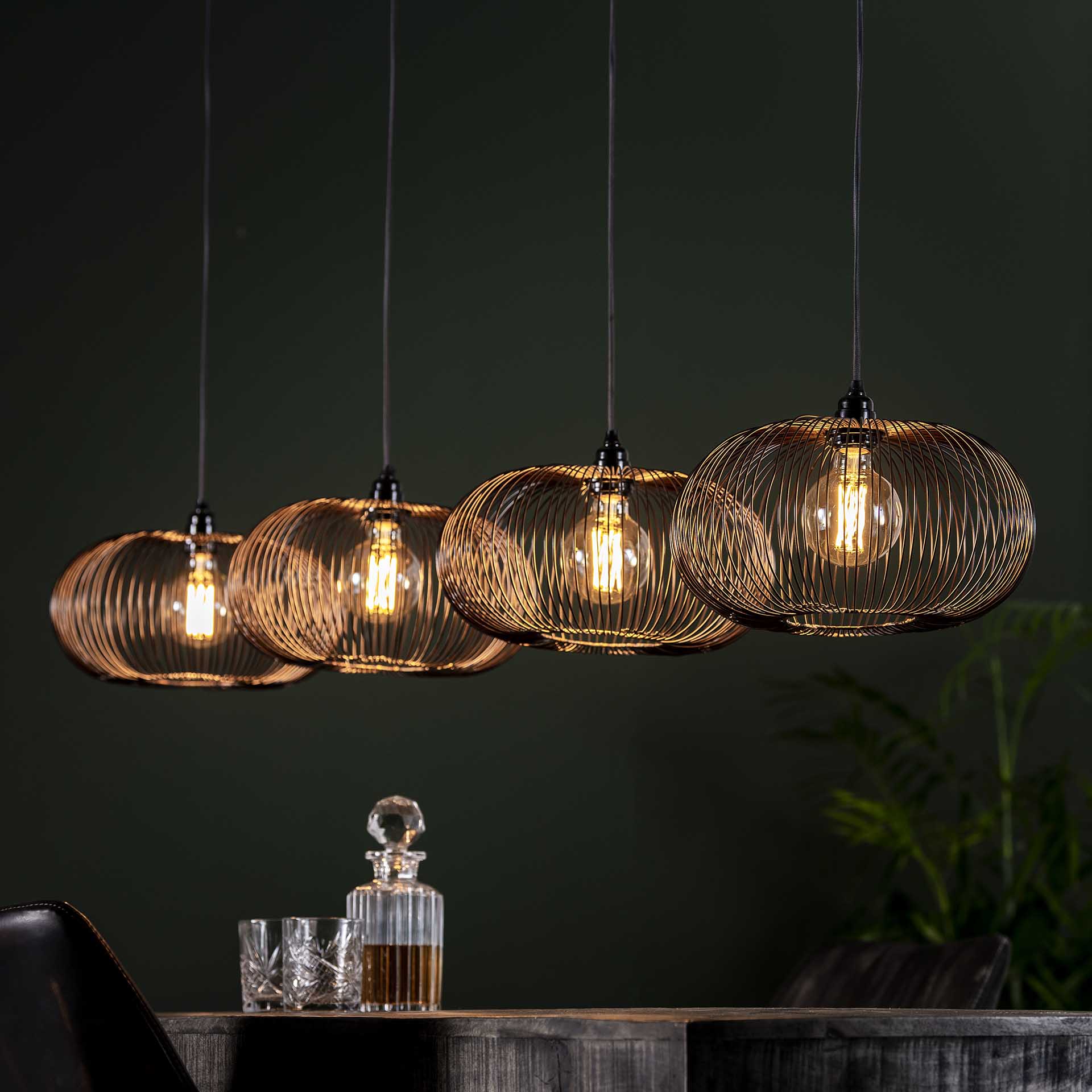 Pendelleuchte Vecchio 4-flammig 170x35x150 cm – moderne Metall-Hängelampe mit goldenen Scheibenschirmen Ø35 cm im Industrial Design