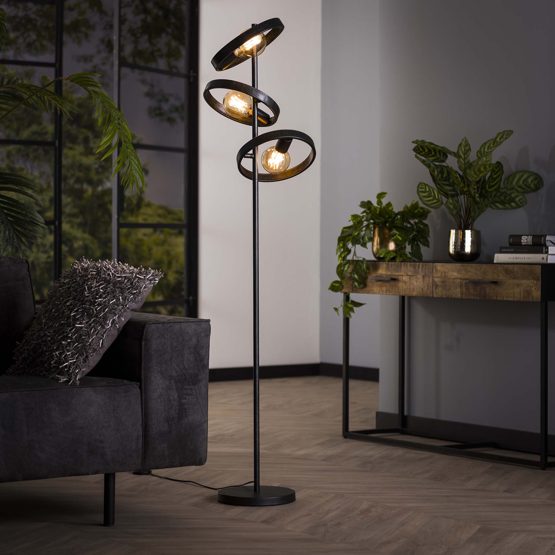 Stehleuchte Leggero 3-flammig 40x40x155 cm – moderne schwarze Metall-Leuchte mit Ø26 cm Schirmen, E27 LED geeignet