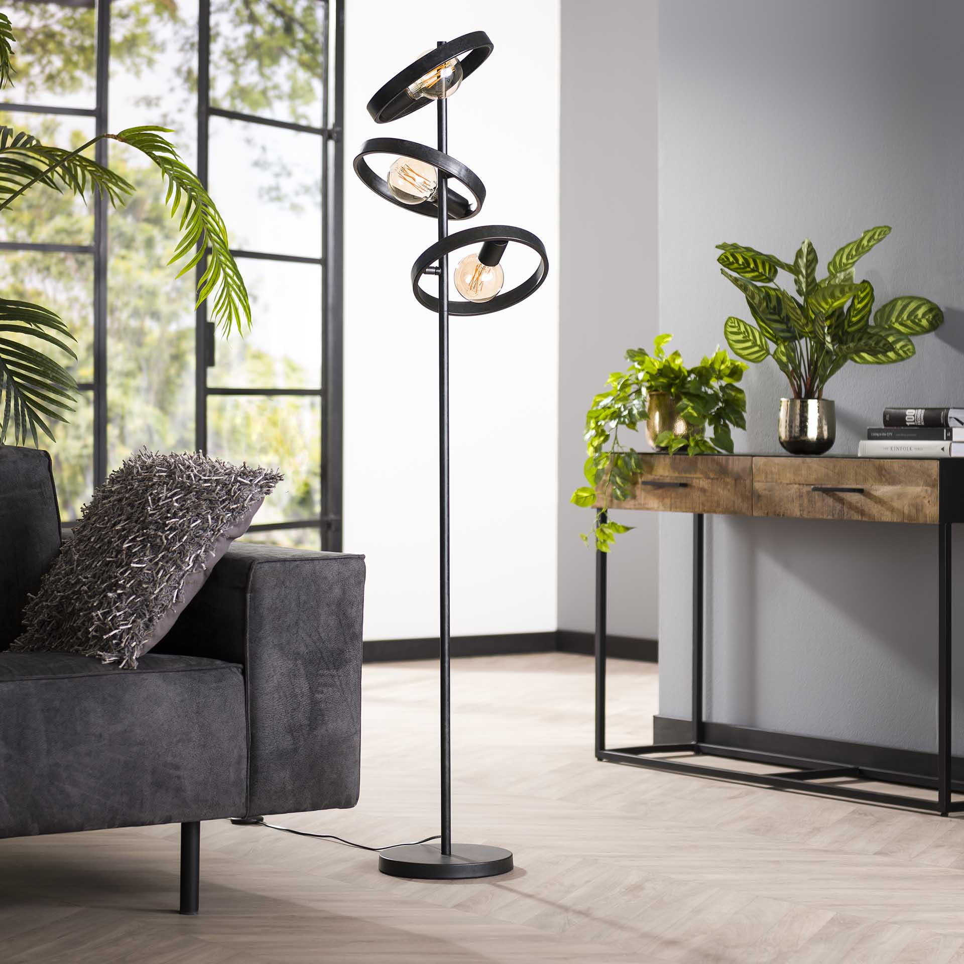 Stehleuchte Leggero 3-flammig 40x40x155 cm – moderne schwarze Metall-Leuchte mit Ø26 cm Schirmen, E27 LED geeignet