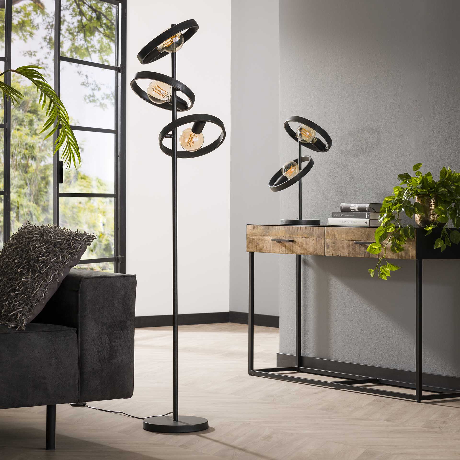 Stehleuchte Leggero 3-flammig 40x40x155 cm – moderne schwarze Metall-Leuchte mit Ø26 cm Schirmen, E27 LED geeignet