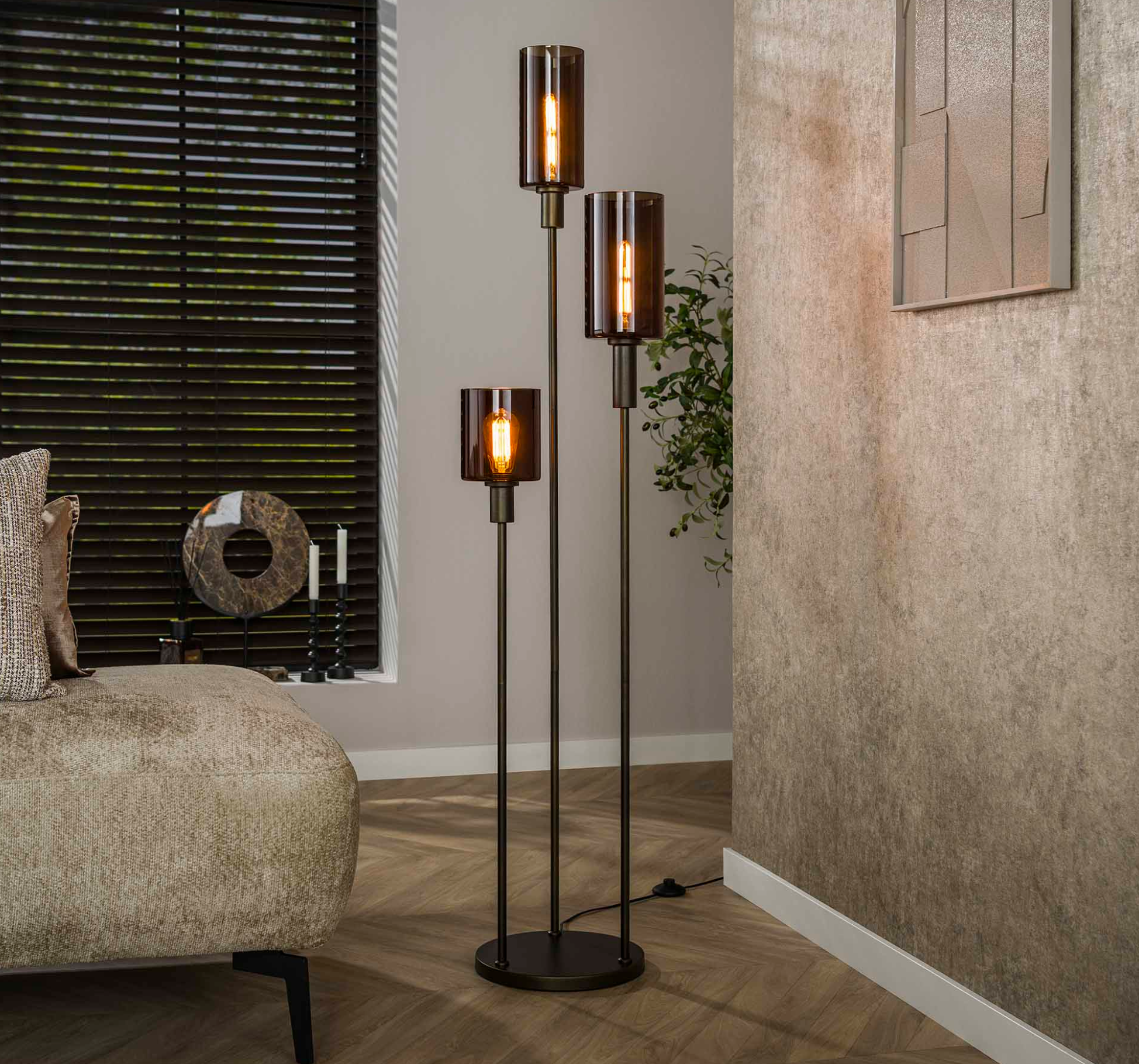 Stehleuchte Liora – 3-flammiges Design mit Glas & Bronze, 33 x 33 x 165 cm