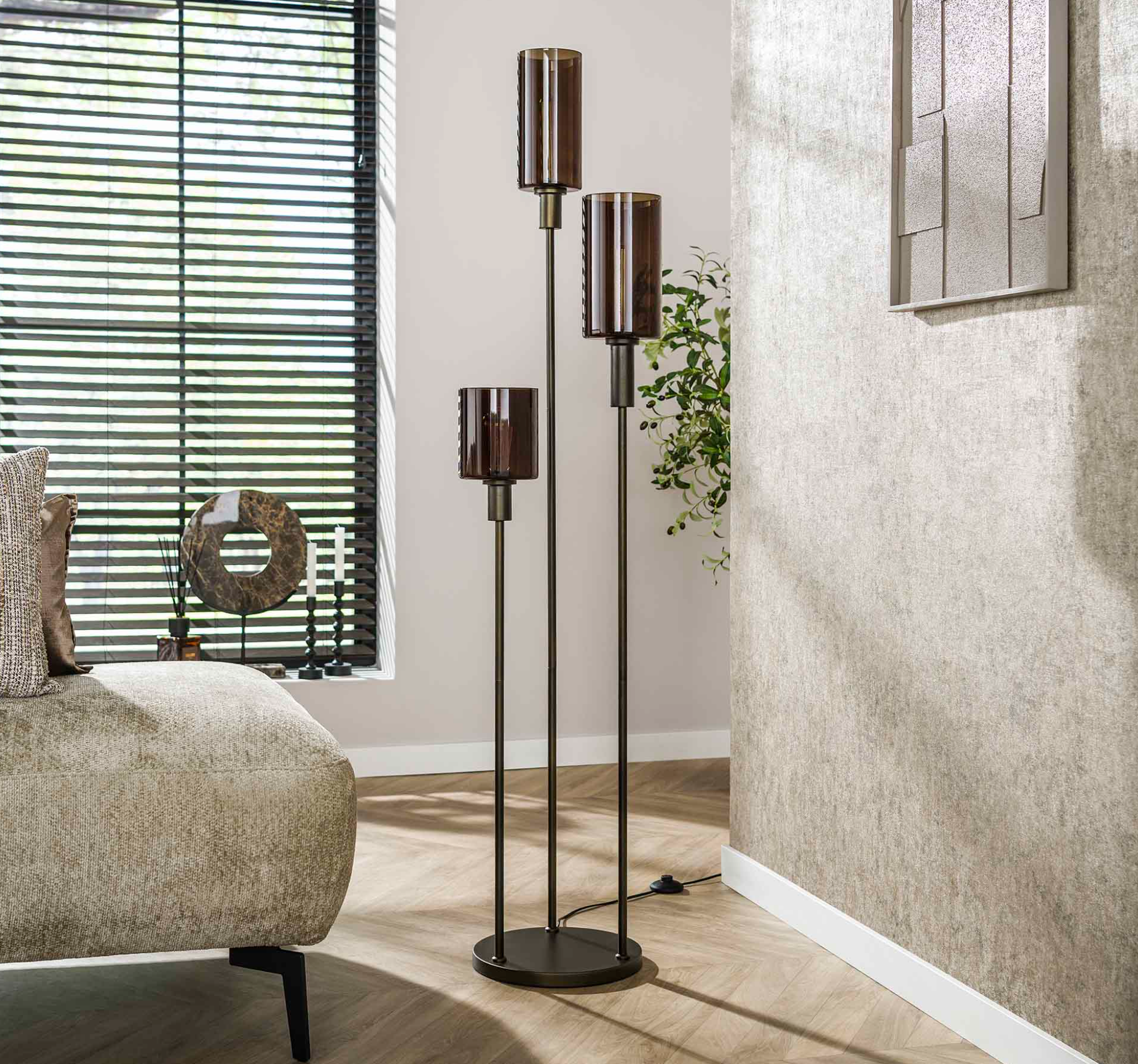 Stehleuchte Liora – 3-flammiges Design mit Glas & Bronze, 33 x 33 x 165 cm