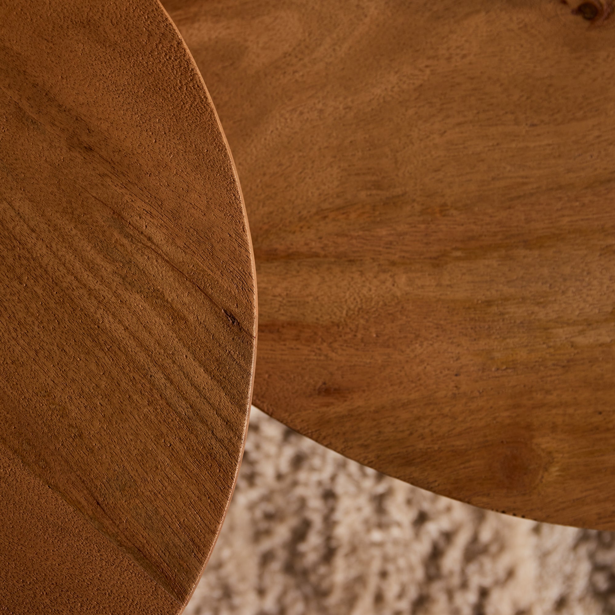 Couchtisch Sole Natur – Runder Wohnzimmertisch aus Mangoholz mit Lamellengestell, 80 x 80 x 38 cm, moderner Couchtisch