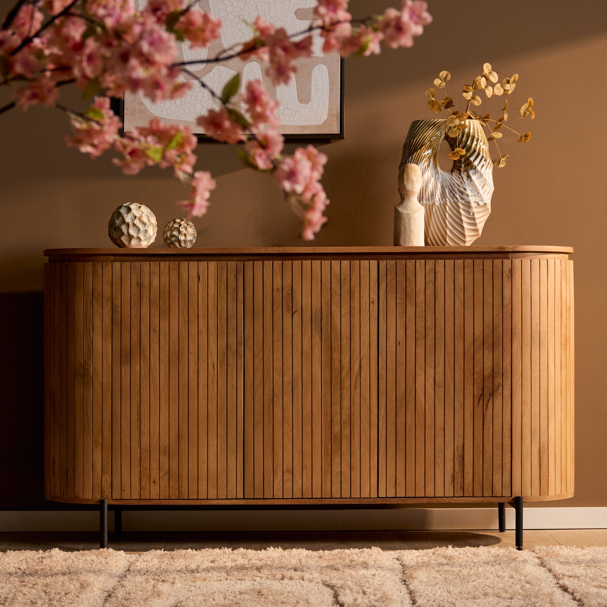 Sideboard Sole Natur – Massives Mangoholz mit Lamellentüren, 165 x 45 x 90 cm, modernes Aufbewahrungsmöbel
