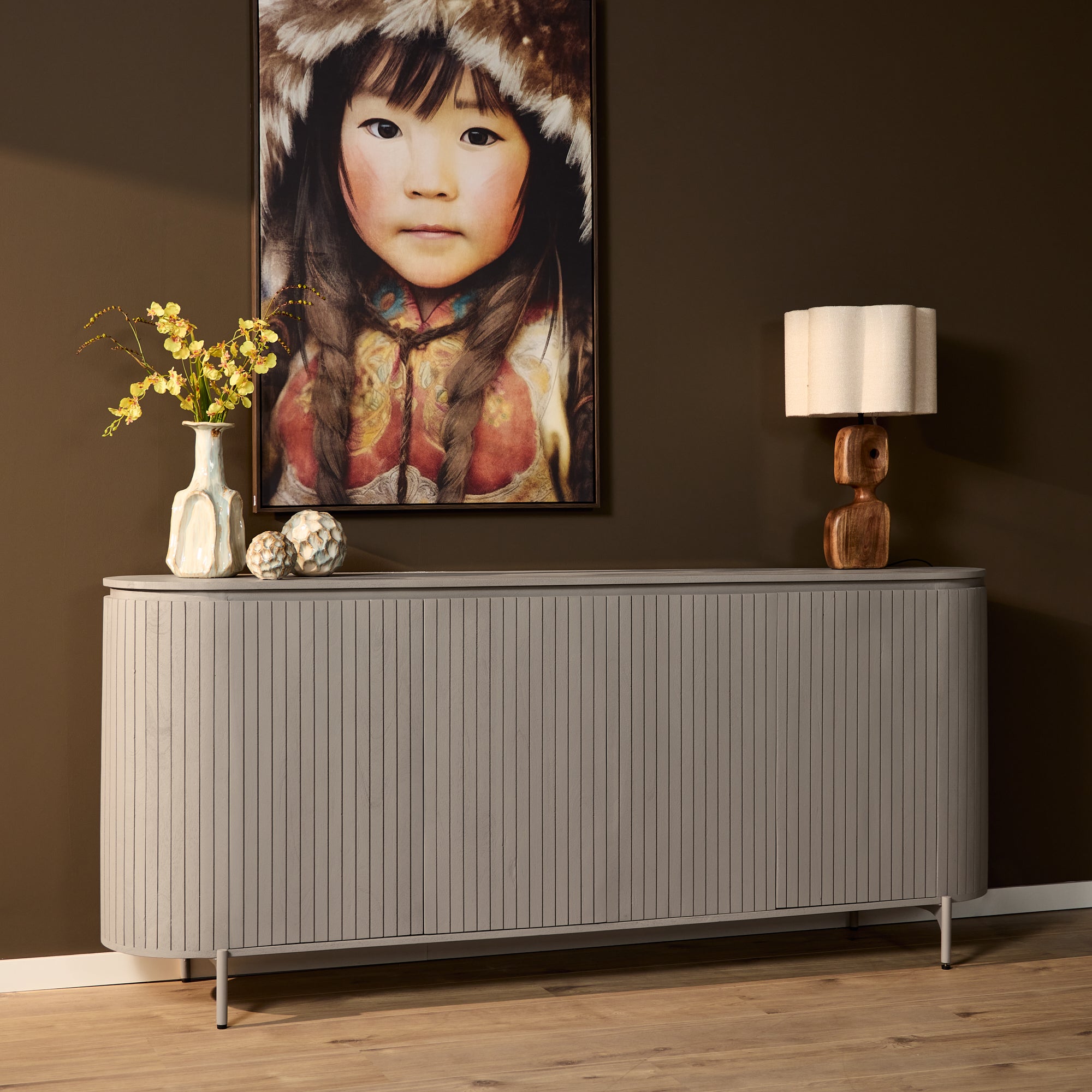 Sideboard Sole – Modernes Dressoir mit vertikalen Lamellen & 4 Türen, 210 x 45 x 90 cm