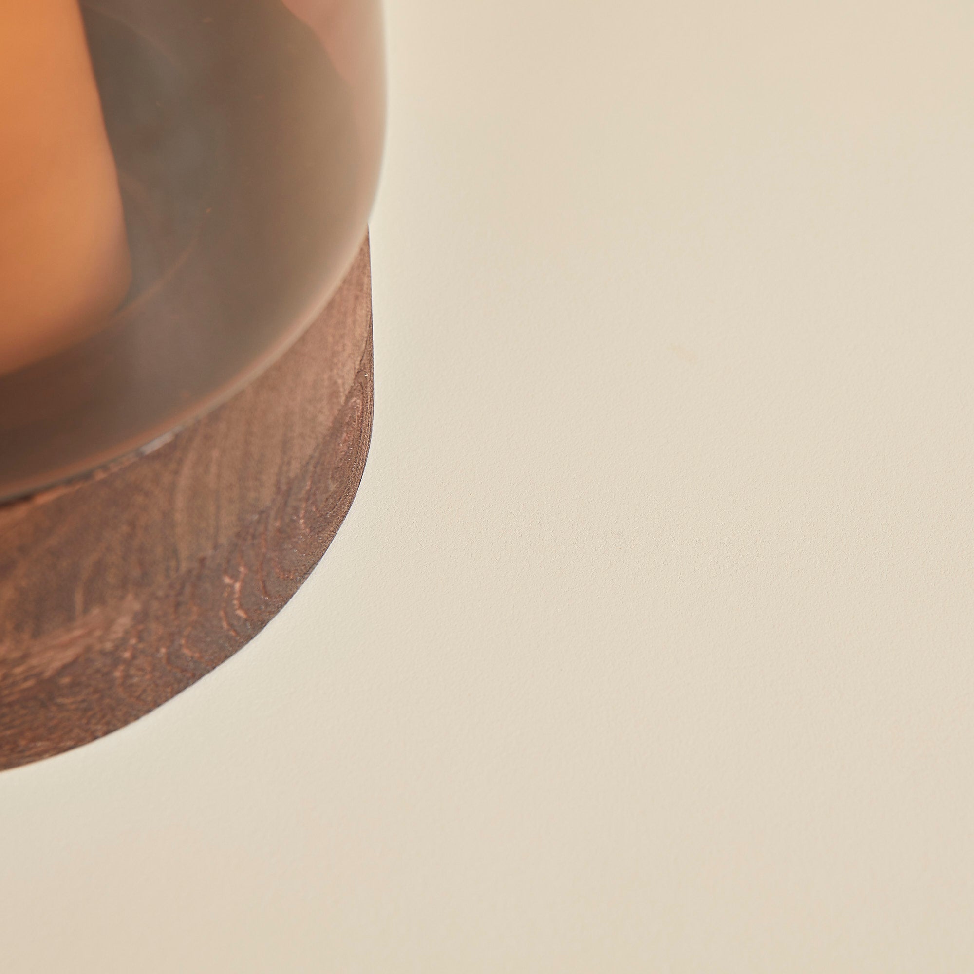 Couchtisch Meri – Mangoholz in Sand-Finish, 90 x 90 x 38 cm, modernes und einzigartiges Design