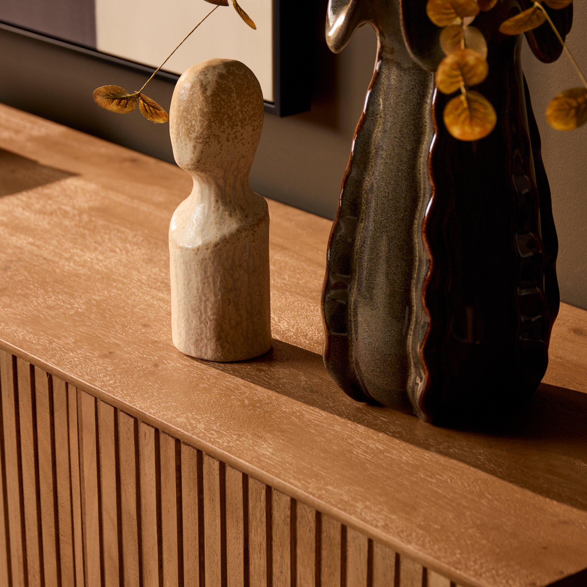 Sideboard Mandy Natur 165x45x85 cm – moderne Mangoholz Kommode mit Lamellenfront & Push-to-Open-System