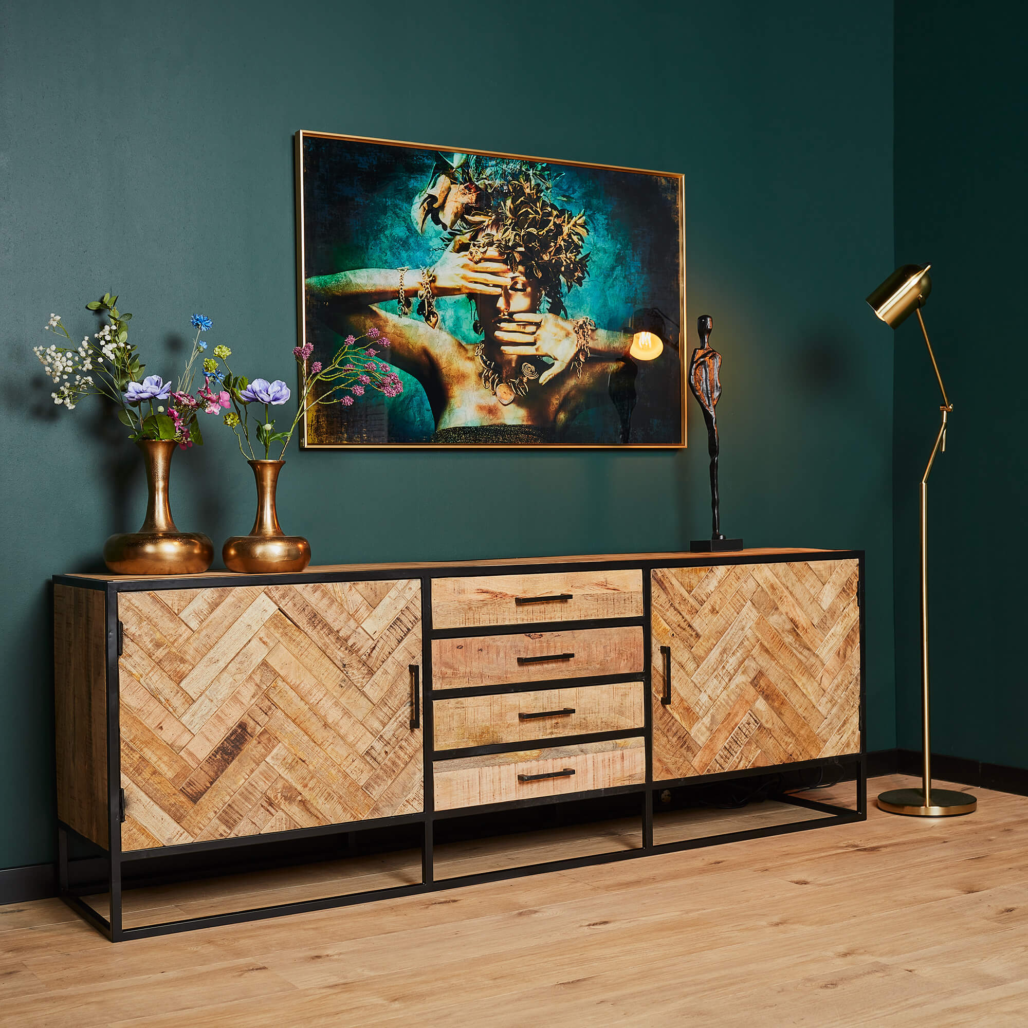 Sideboard Aloy – Kommode aus Mangoholz mit Fischgrät, lackiertem Metallrahmen, 2 Türen & 4 Schubladen, 210 x 45 x 75 c